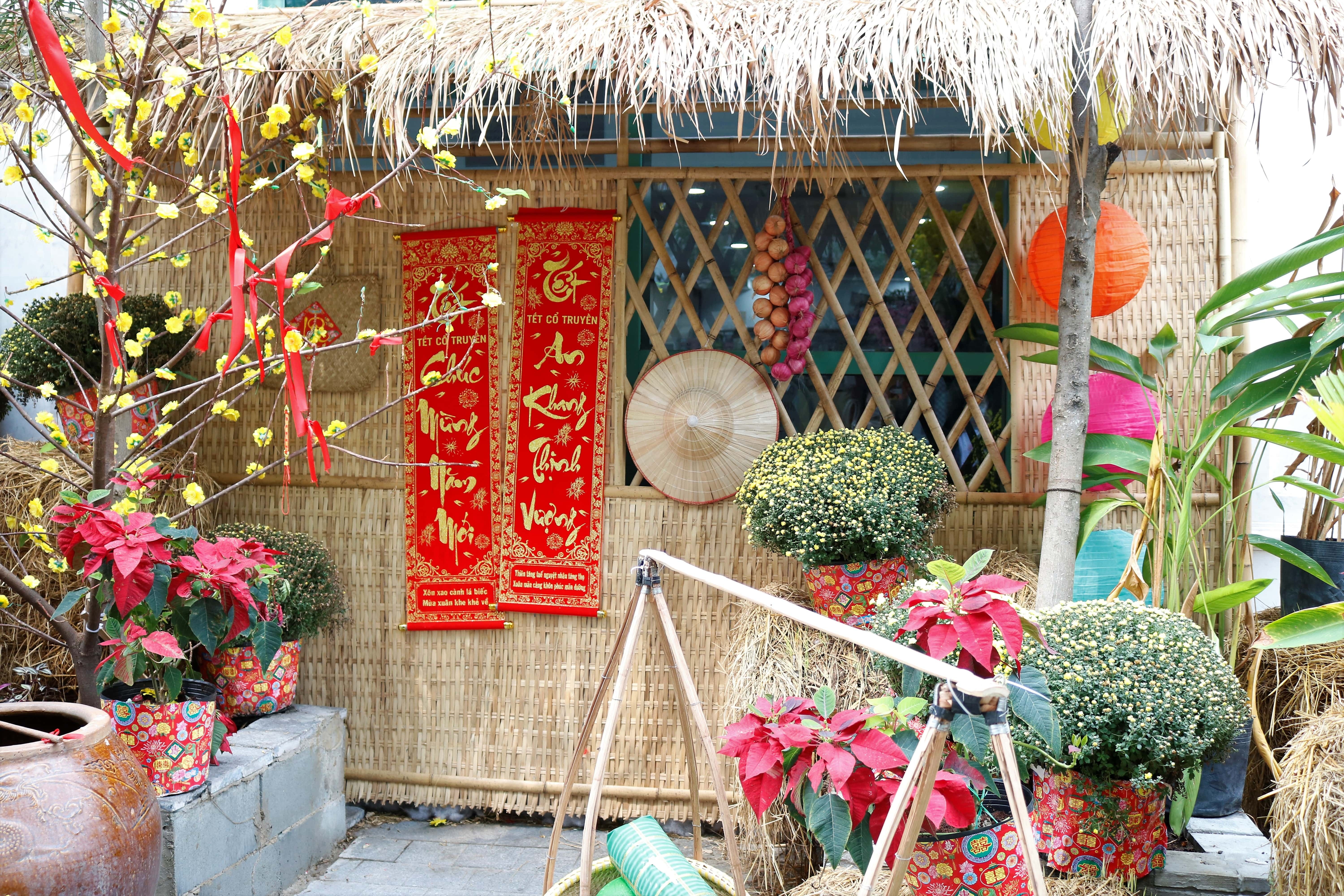 Quan ca phe trang tri Tet som thu hut gioi tre TP.HCM den check-in anh 8