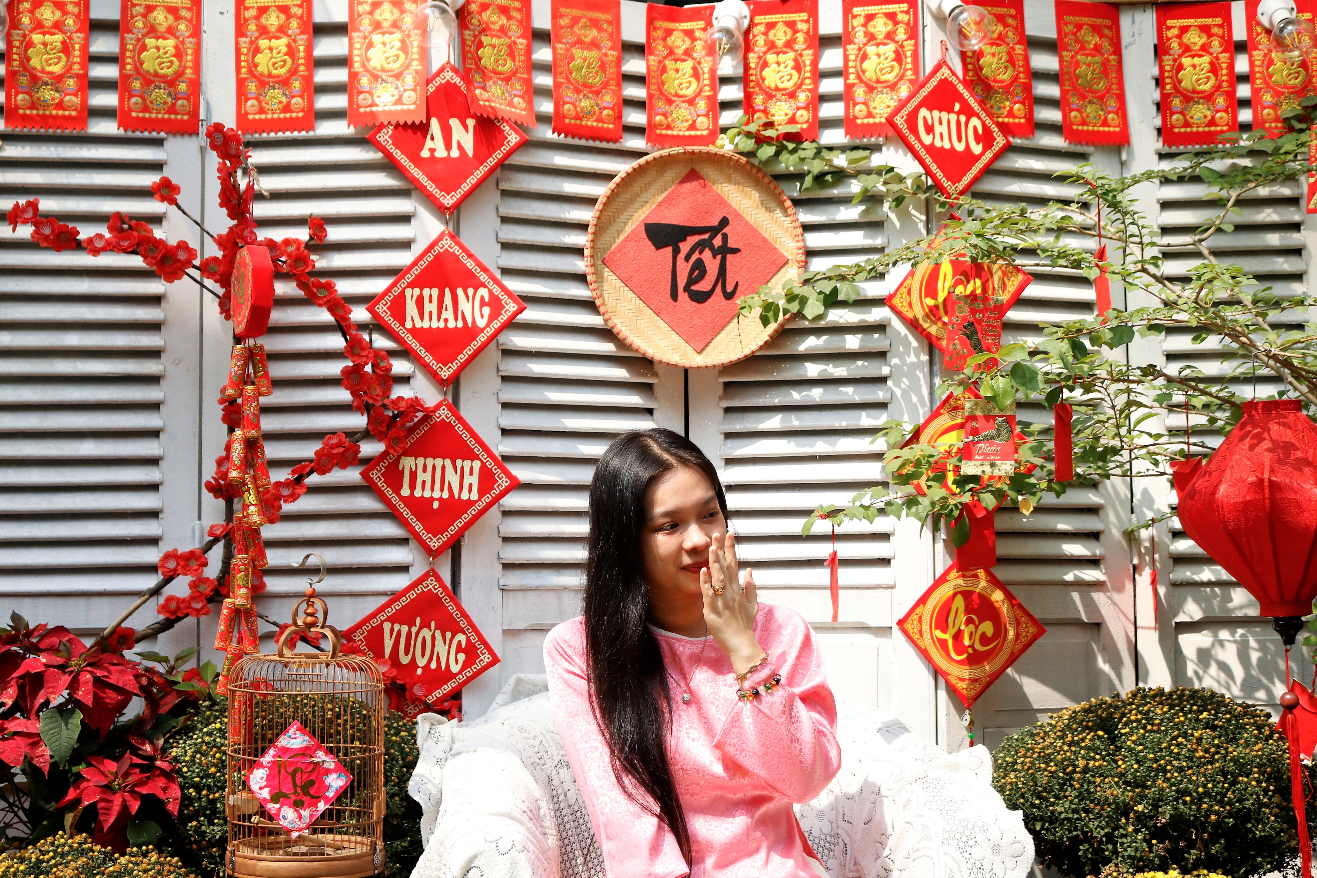 Quan ca phe trang tri Tet som thu hut gioi tre TP.HCM den check-in anh 1