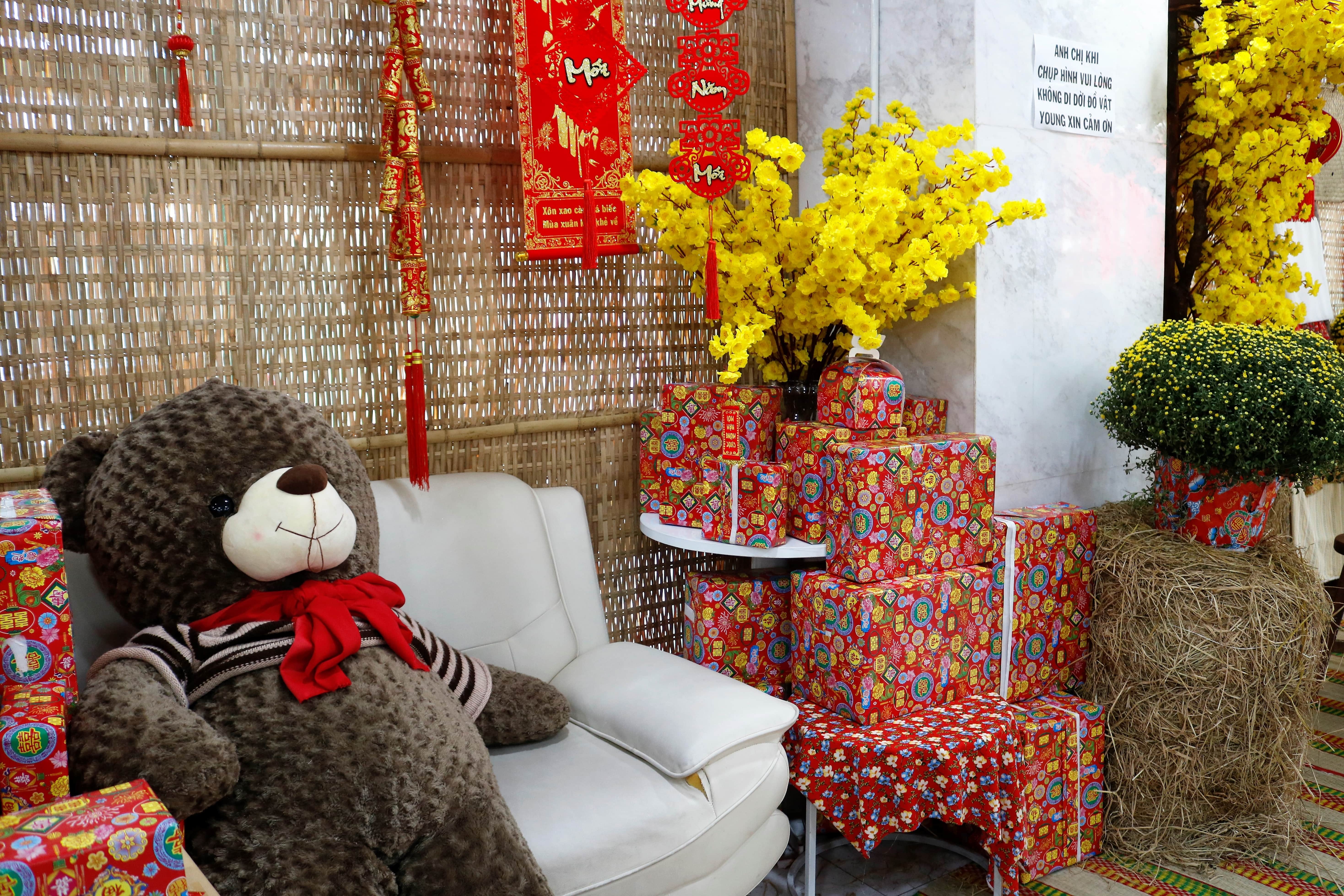 Quan ca phe trang tri Tet som thu hut gioi tre TP.HCM den check-in anh 7