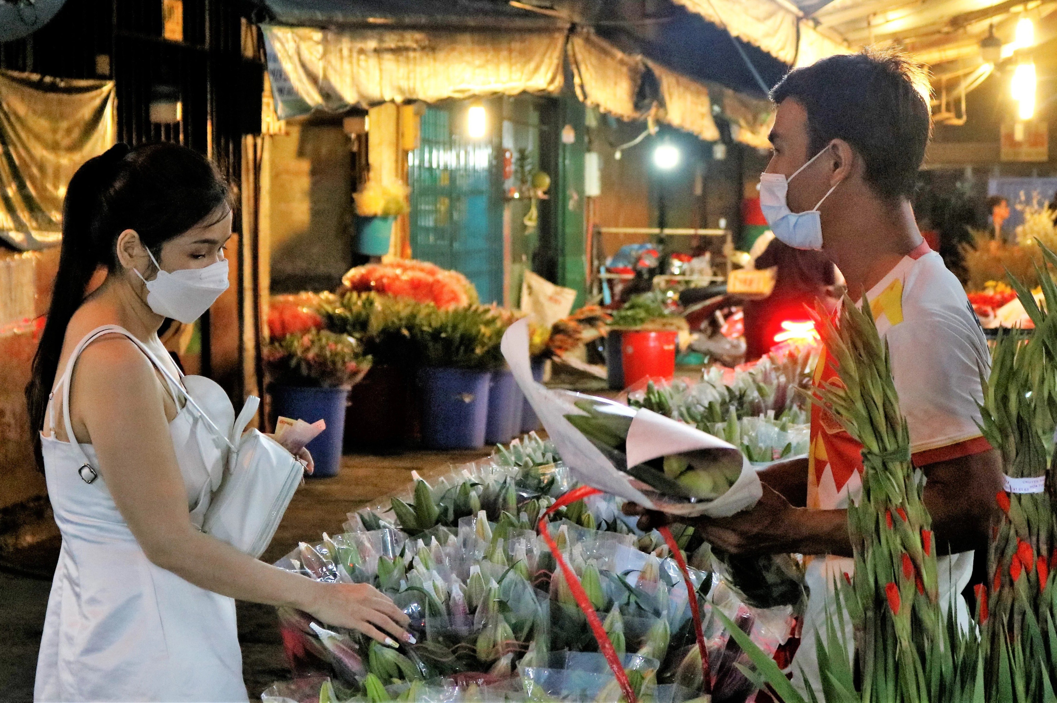 Cho hoa lon nhat TP.HCM hoi sinh dip can Tet hinh anh