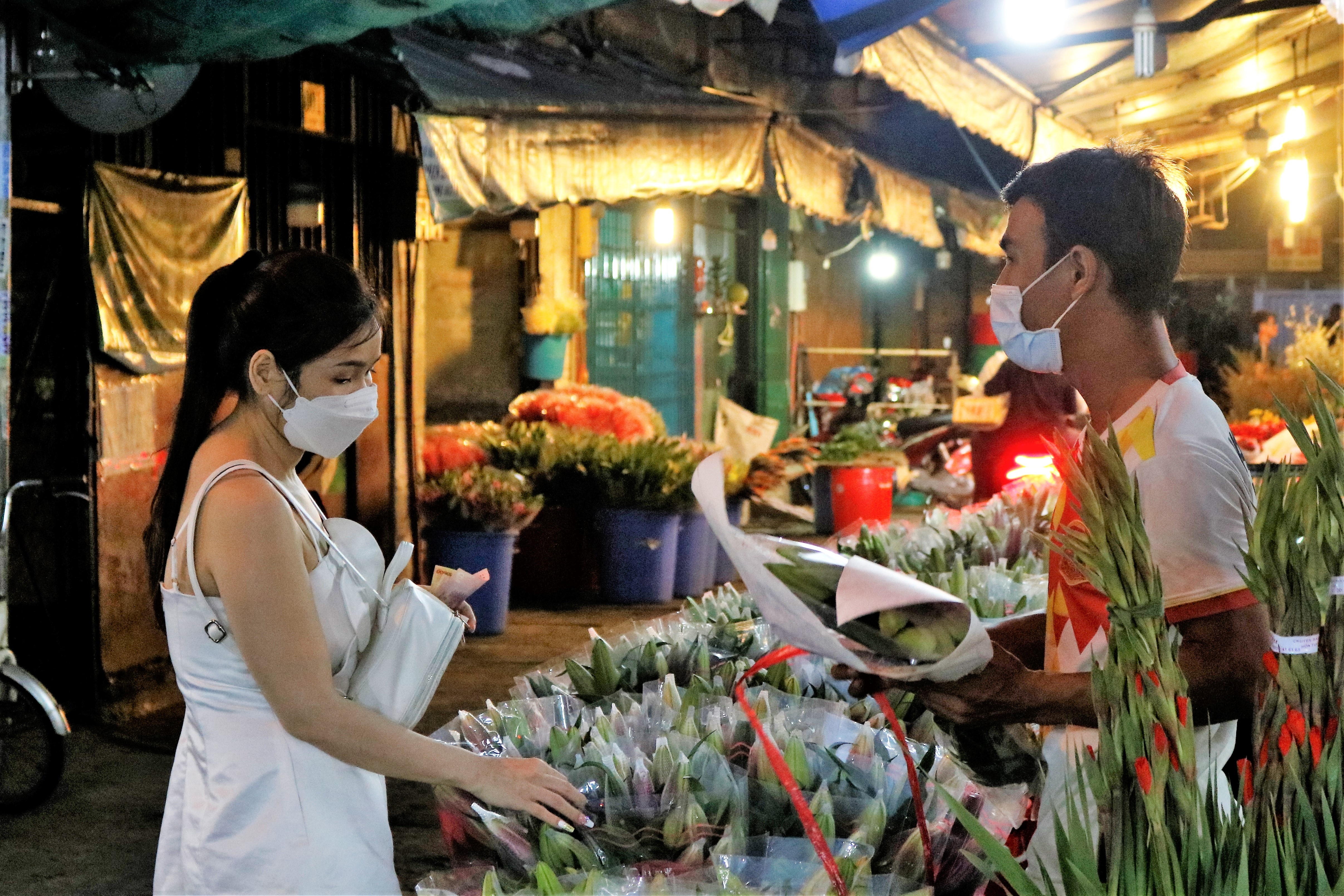 Cho hoa Ho Thi Ky tap nap dip can Tet anh 3