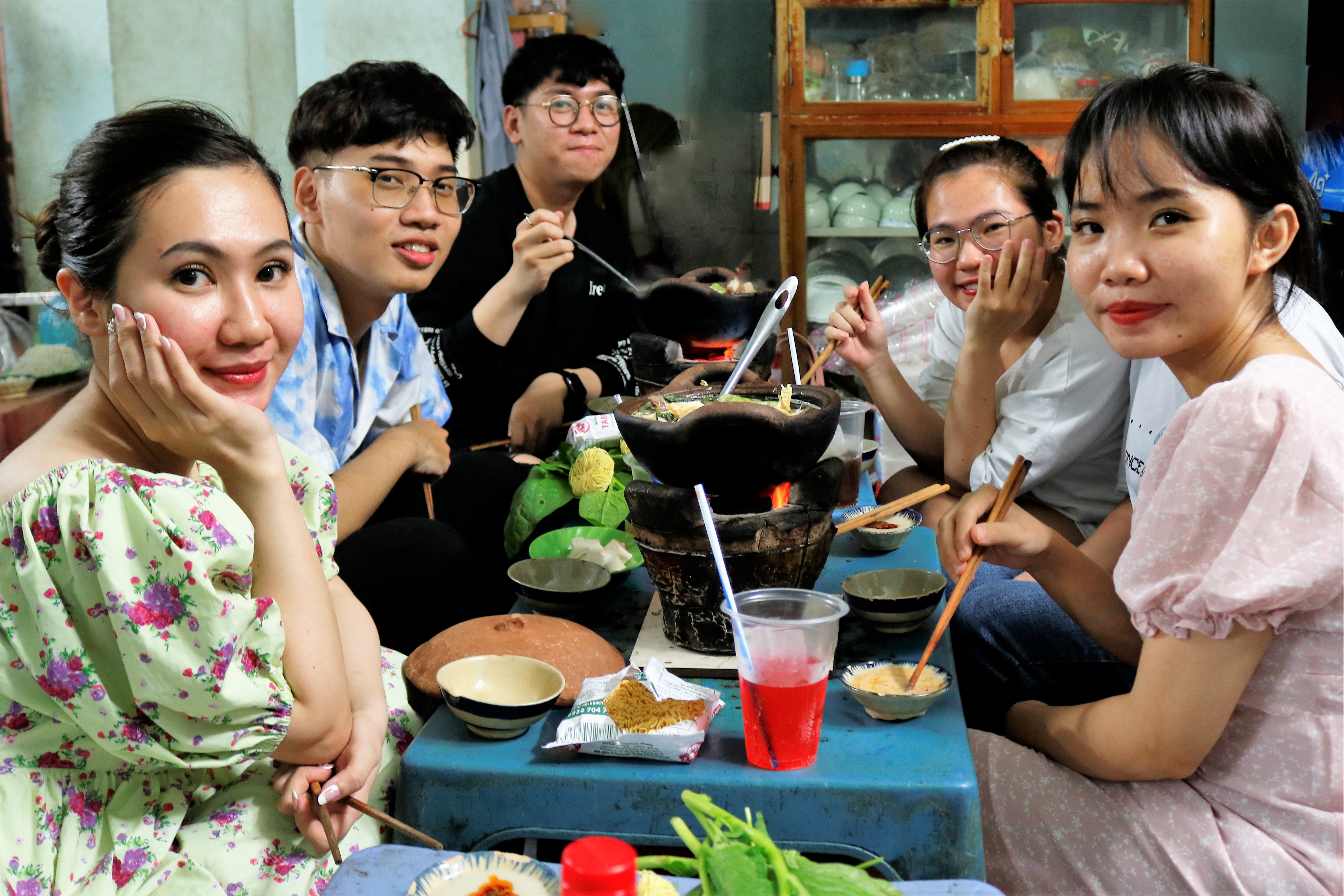 Khó đặt bàn,  tìm chỗ ăn uống trong dịp cuối năm ở TP.HCM ảnh 6 Kho dat ban,  tim cho an uong trong dip cuoi nam o TP.HCM anh 6