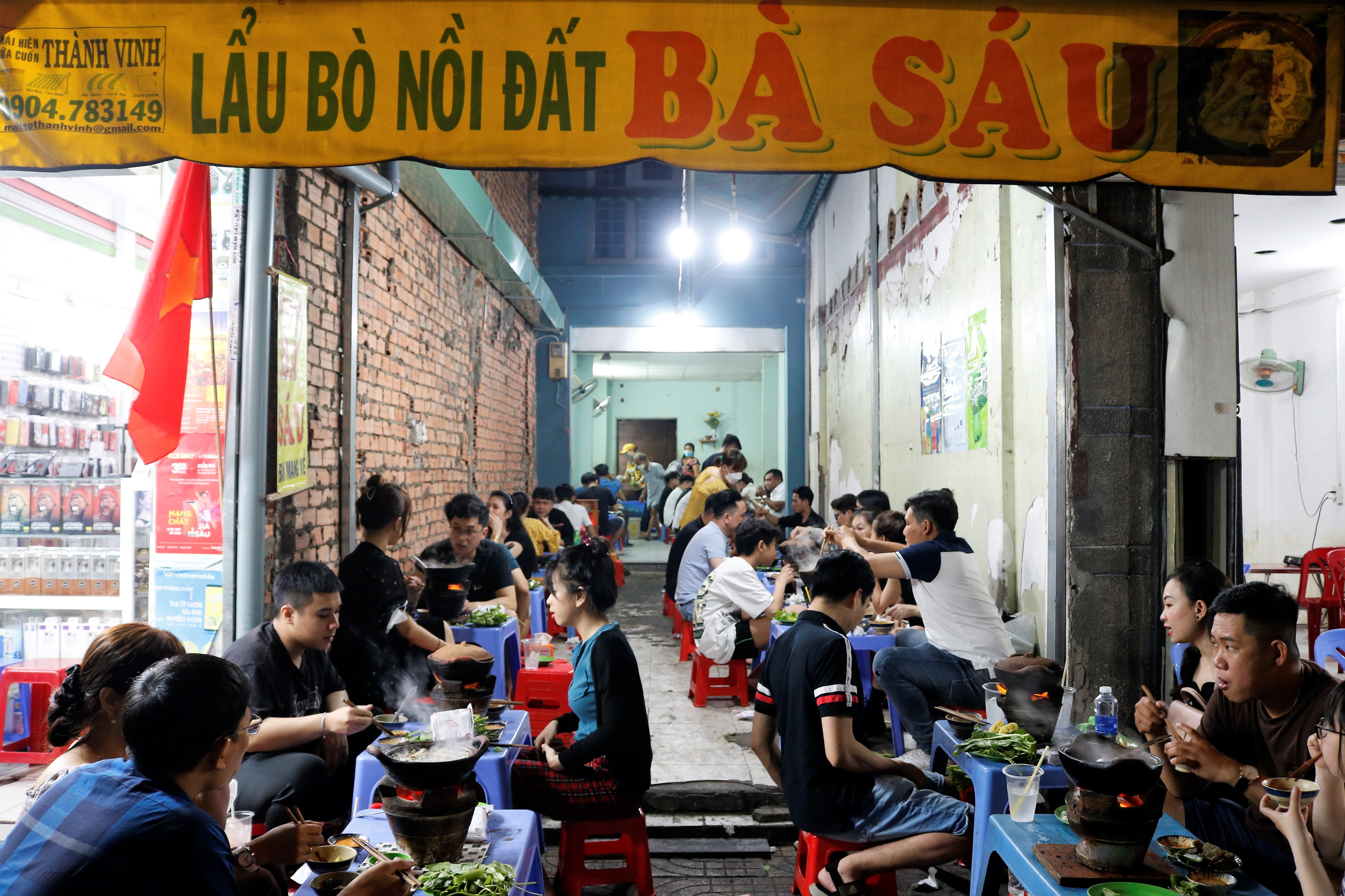 Khó đặt bàn,  tìm chỗ ăn uống trong dịp cuối năm ở TP.HCM ảnh 9 Kho dat ban,  tim cho an uong trong dip cuoi nam o TP.HCM anh 9