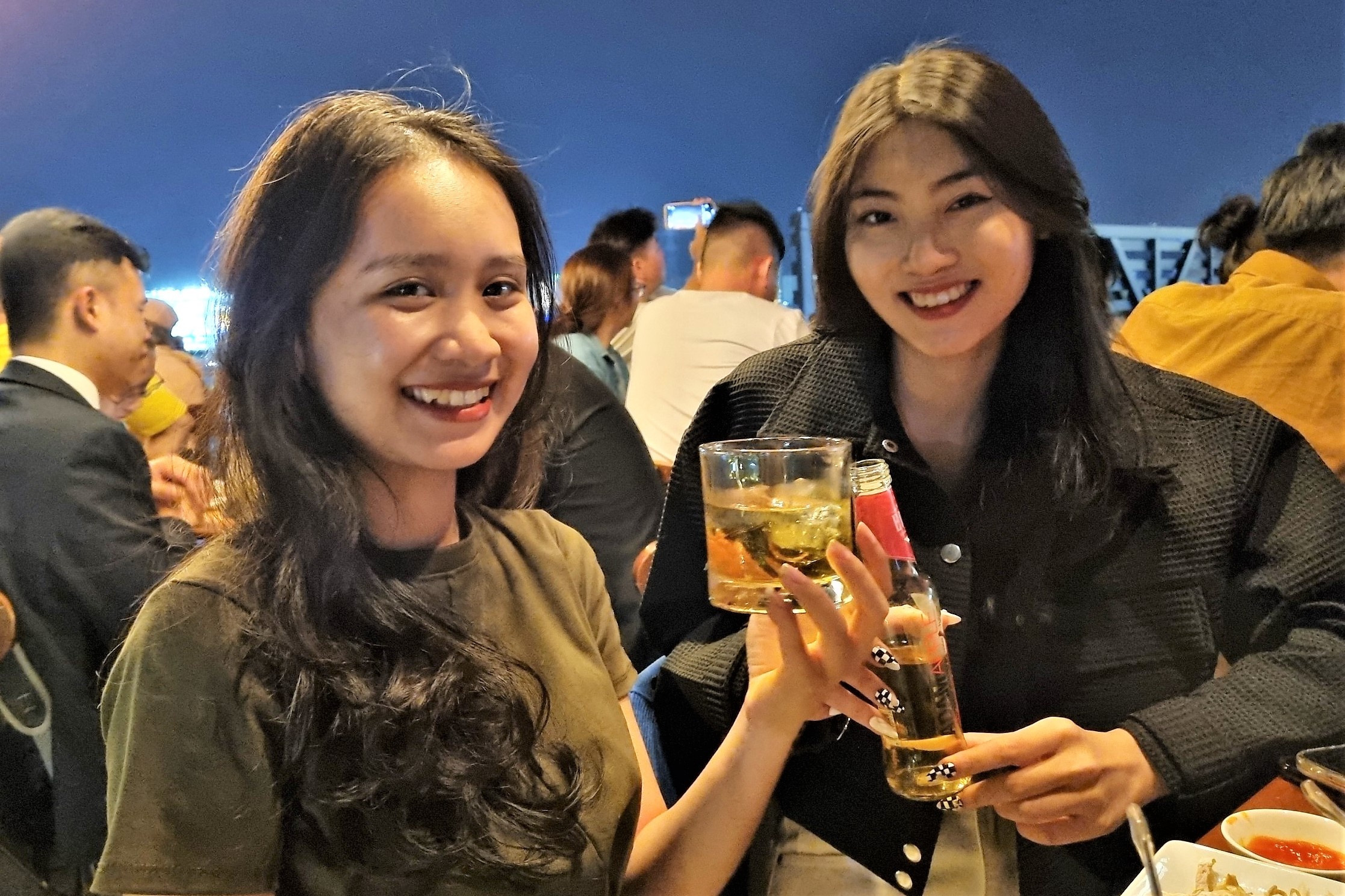 Cac bar san thuong o TP.HCM kin khach toi dau nam anh 4