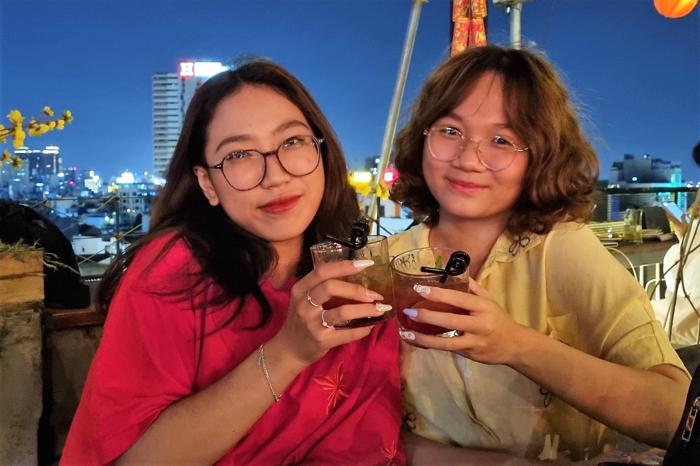 Cac bar san thuong o TP.HCM kin khach toi dau nam anh 3