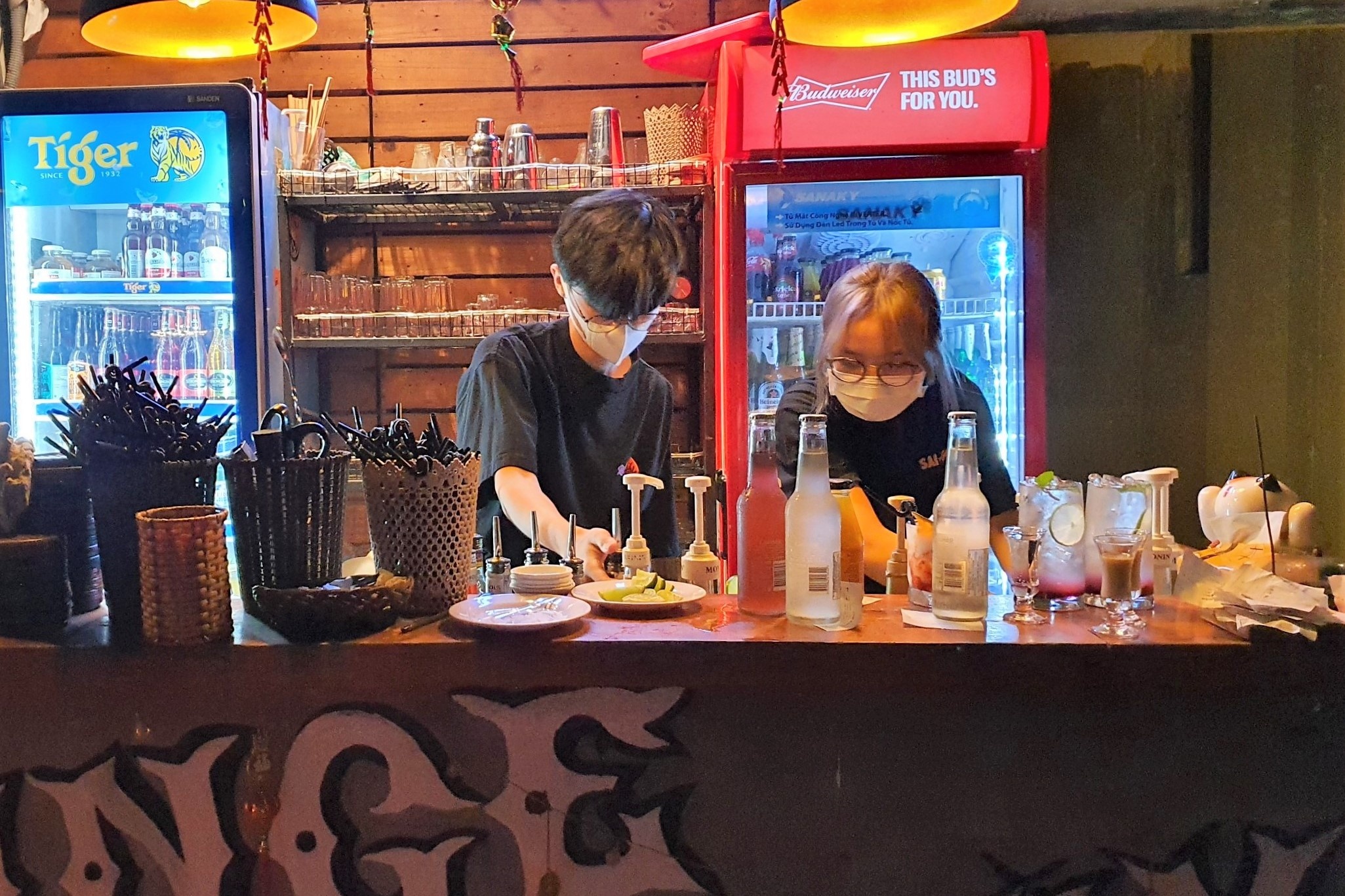 Cac bar san thuong o TP.HCM kin khach toi dau nam anh 6