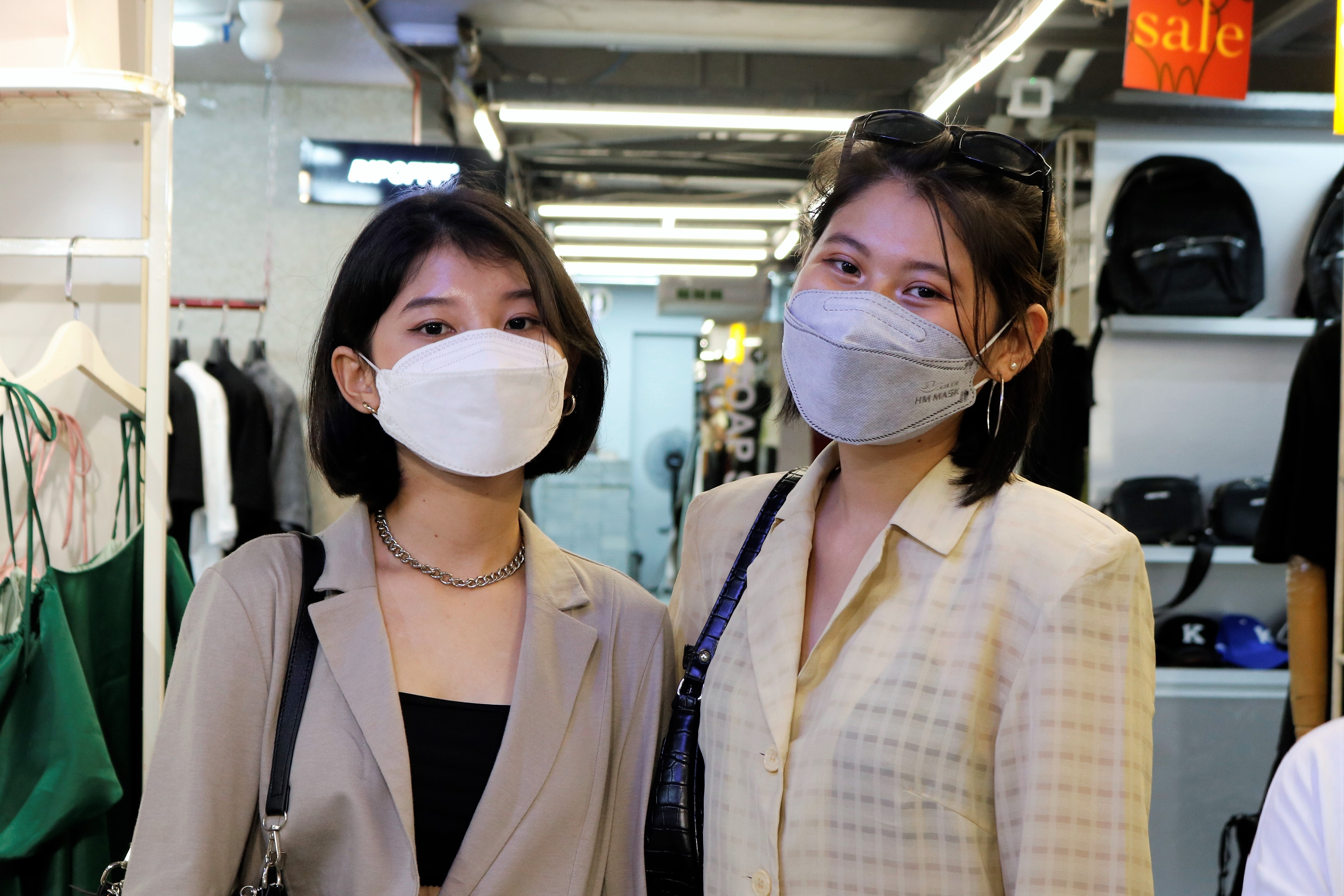 Gioi tre TP.HCM di mua sam,  an uong trong ngay nghi Tet cuoi cung anh 7