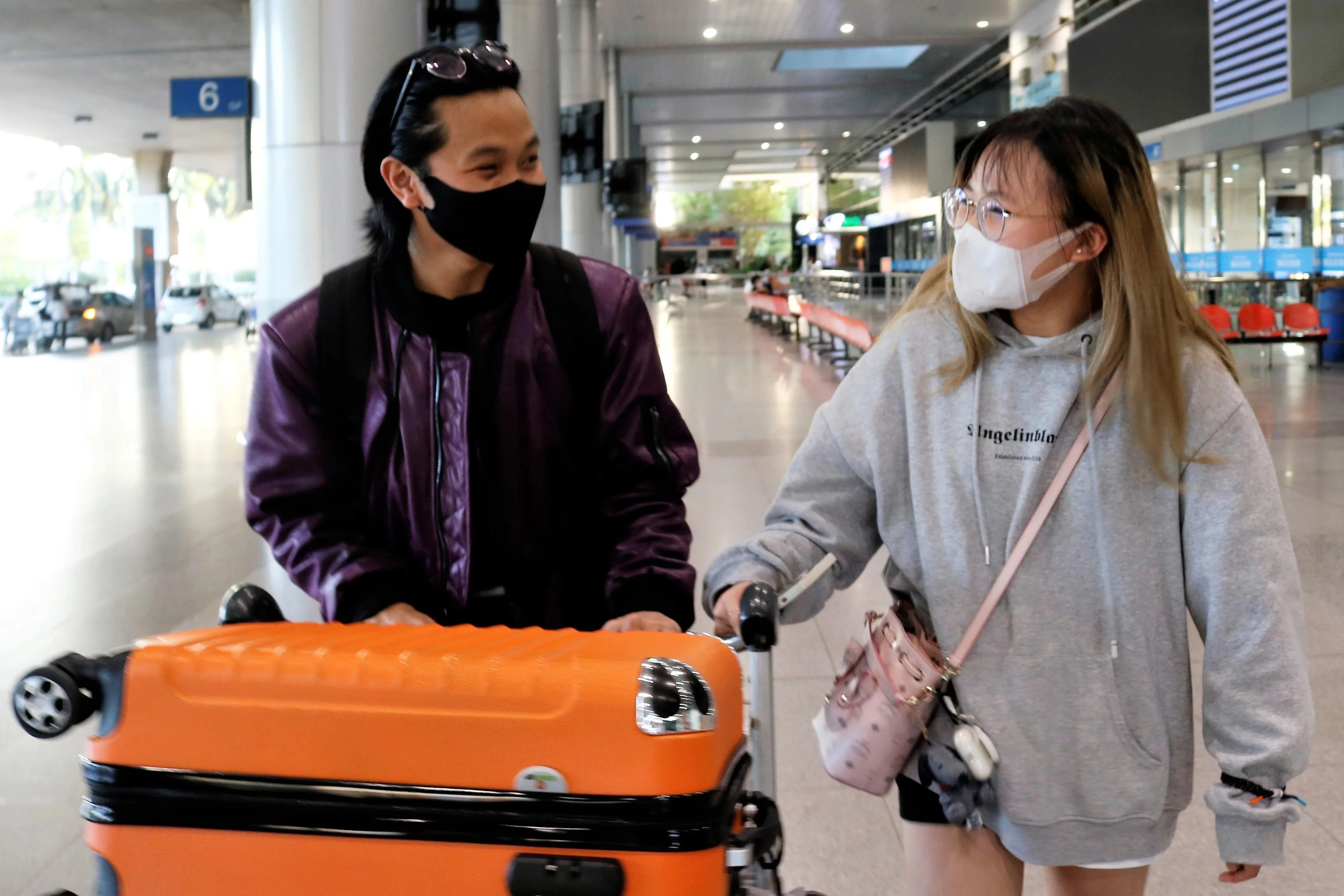 Cho 3 nam moi duoc ve TP.HCM khi duong bay quoc te mo lai hinh anh