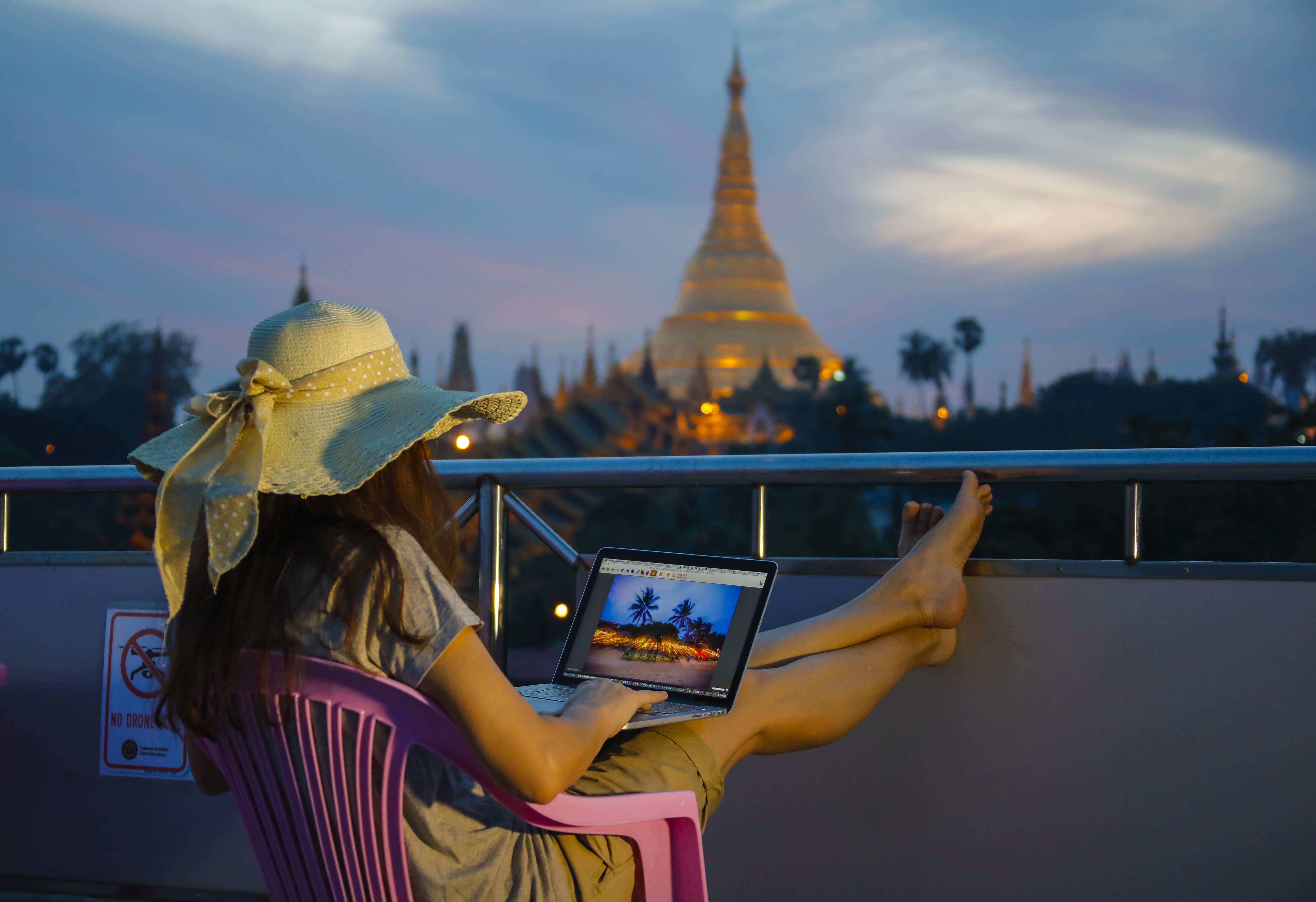 Dan van phong My chon o khach san anh 3