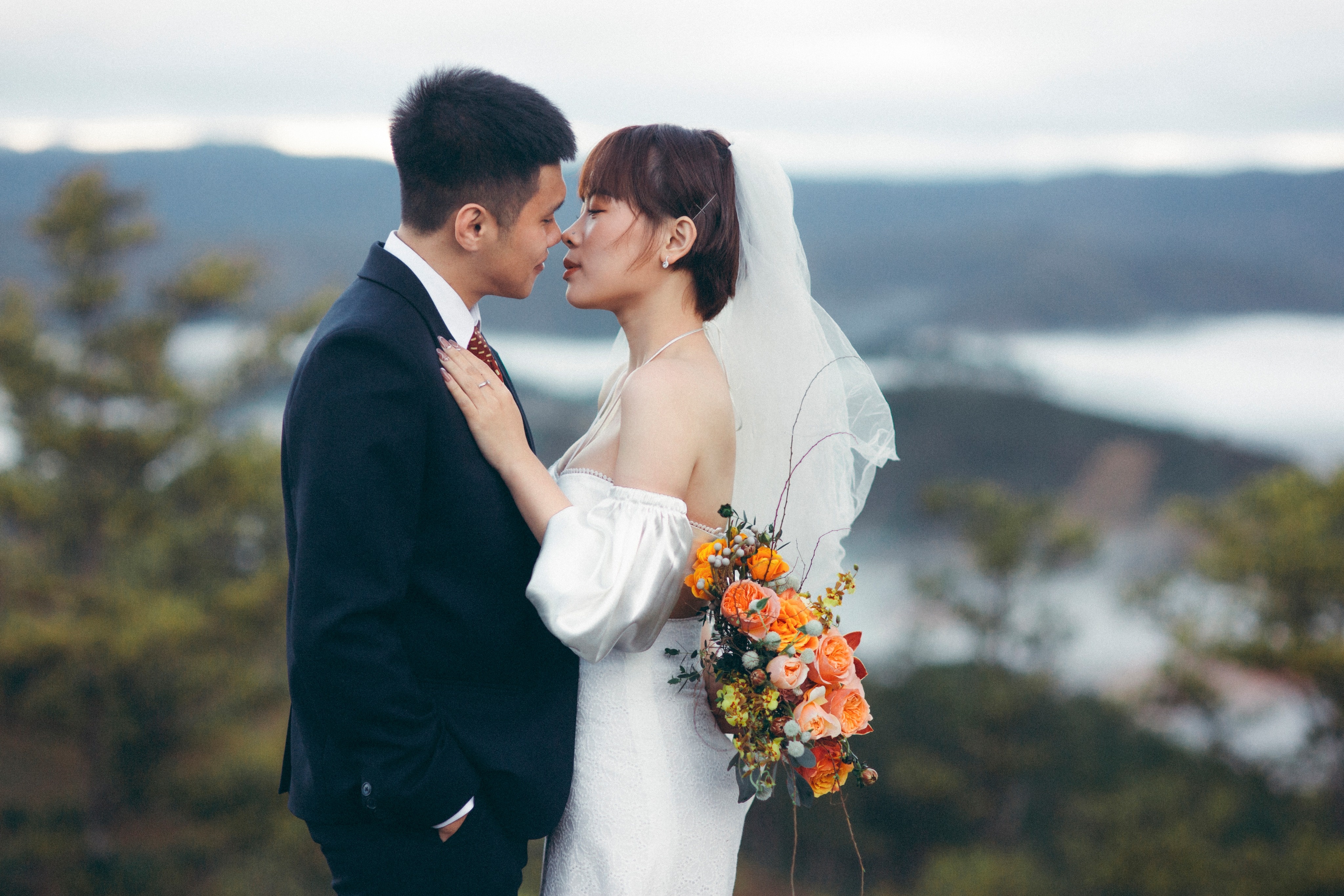 dam cuoi trong dich anh 2