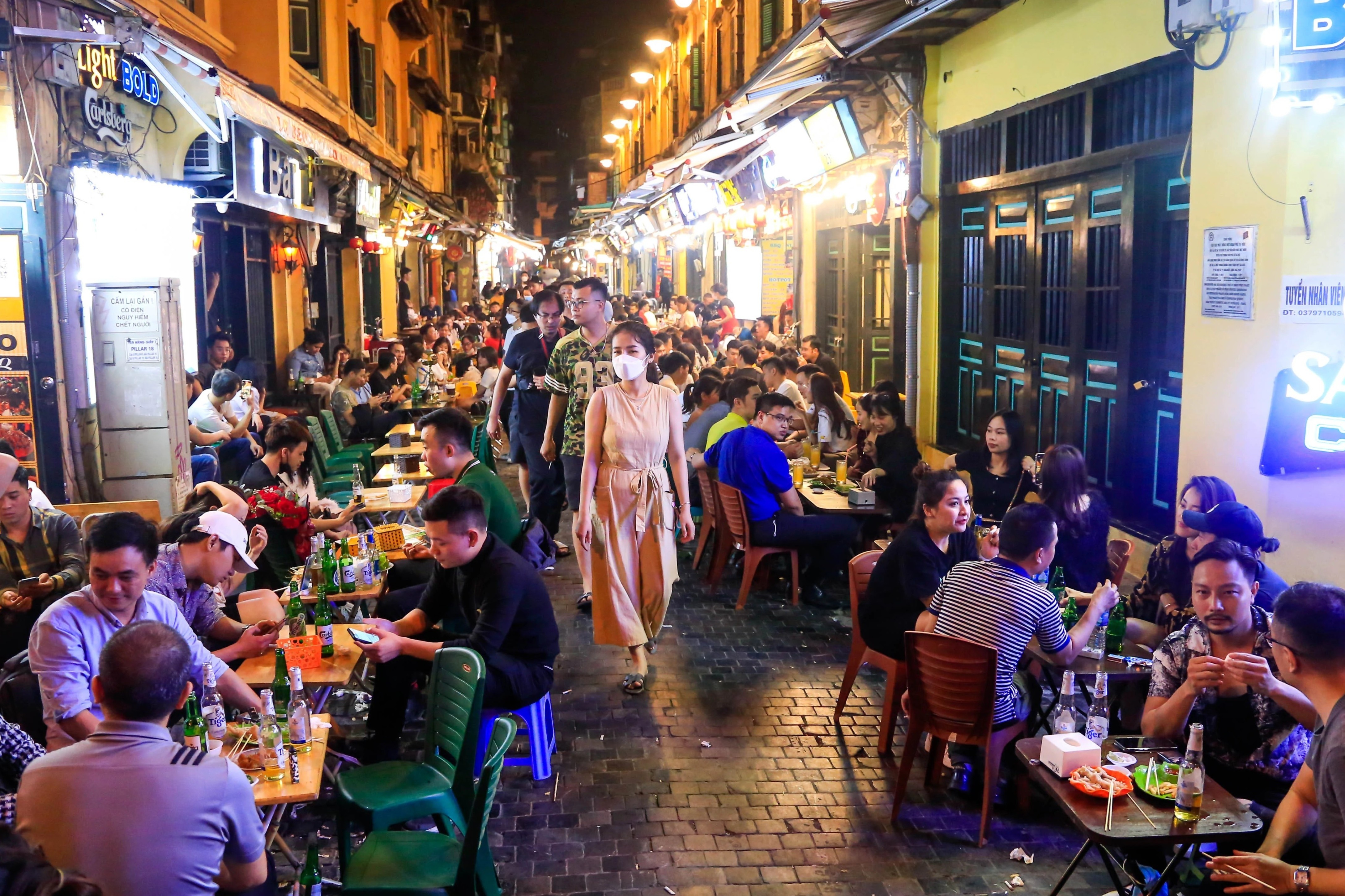 Nhung con pho an choi o TP.HCM, Ha Noi dan thuc giac hinh anh