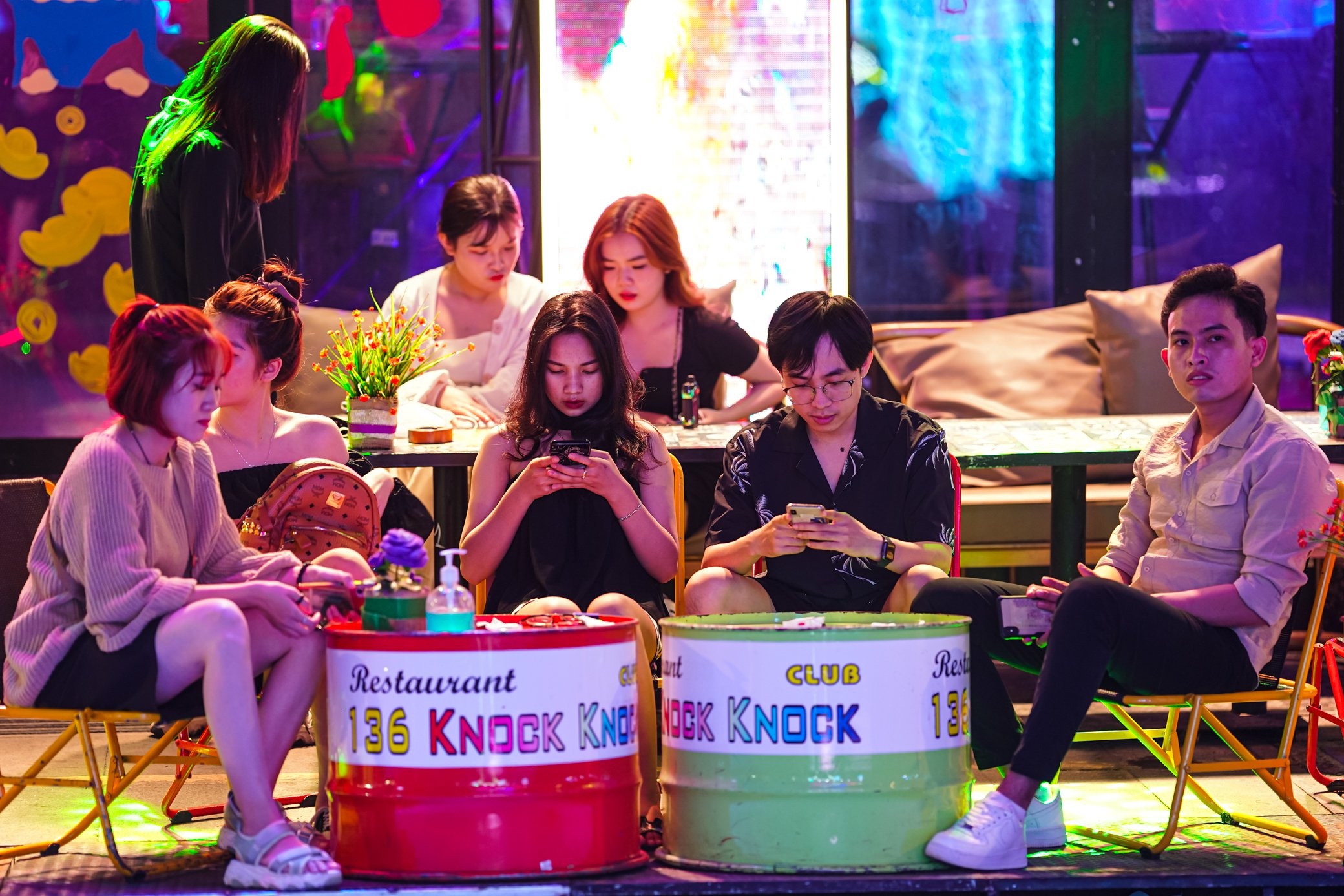 Cuoc song ve dem o TP.HCM, Ha Noi ngay cang dat do hinh anh