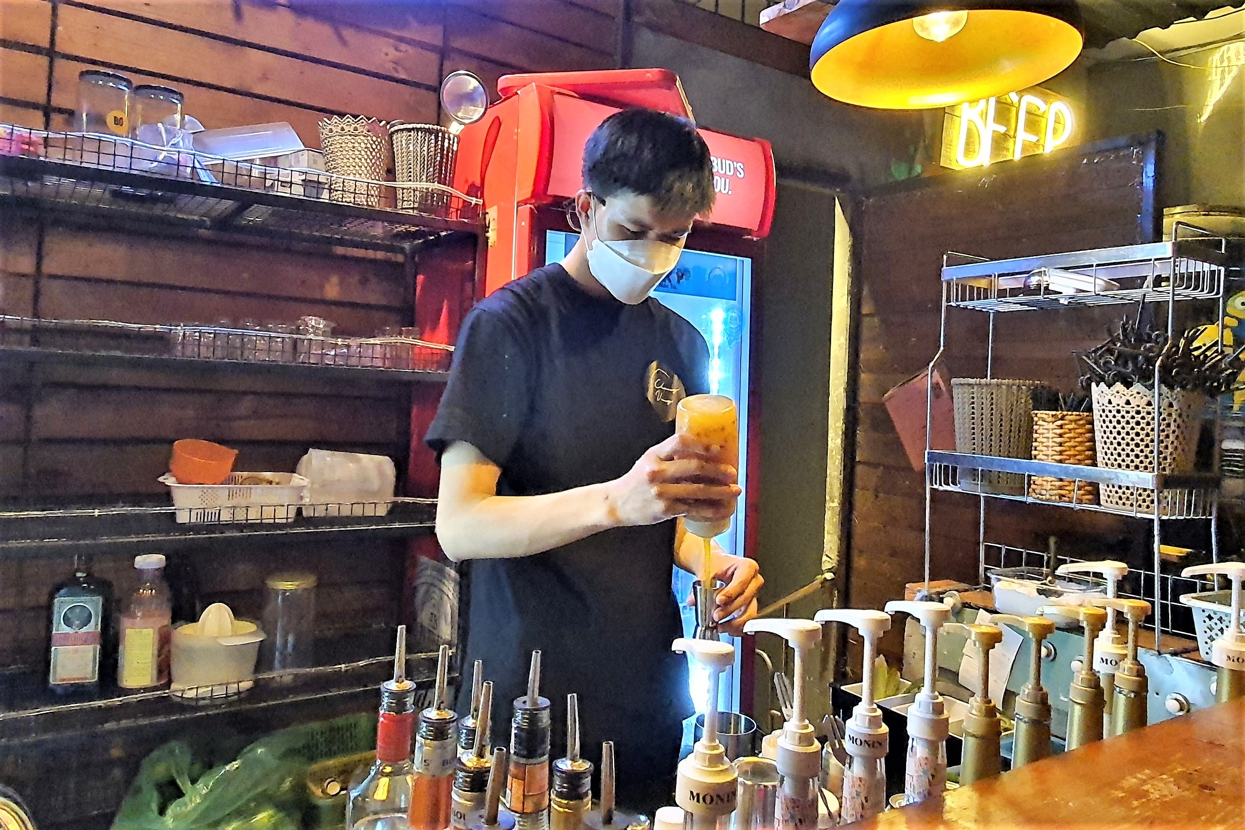 Cuộc sống về đêm ngày càng đắt đỏ ảnh 3 Cuoc song ve dem ngay cang dat do anh 3