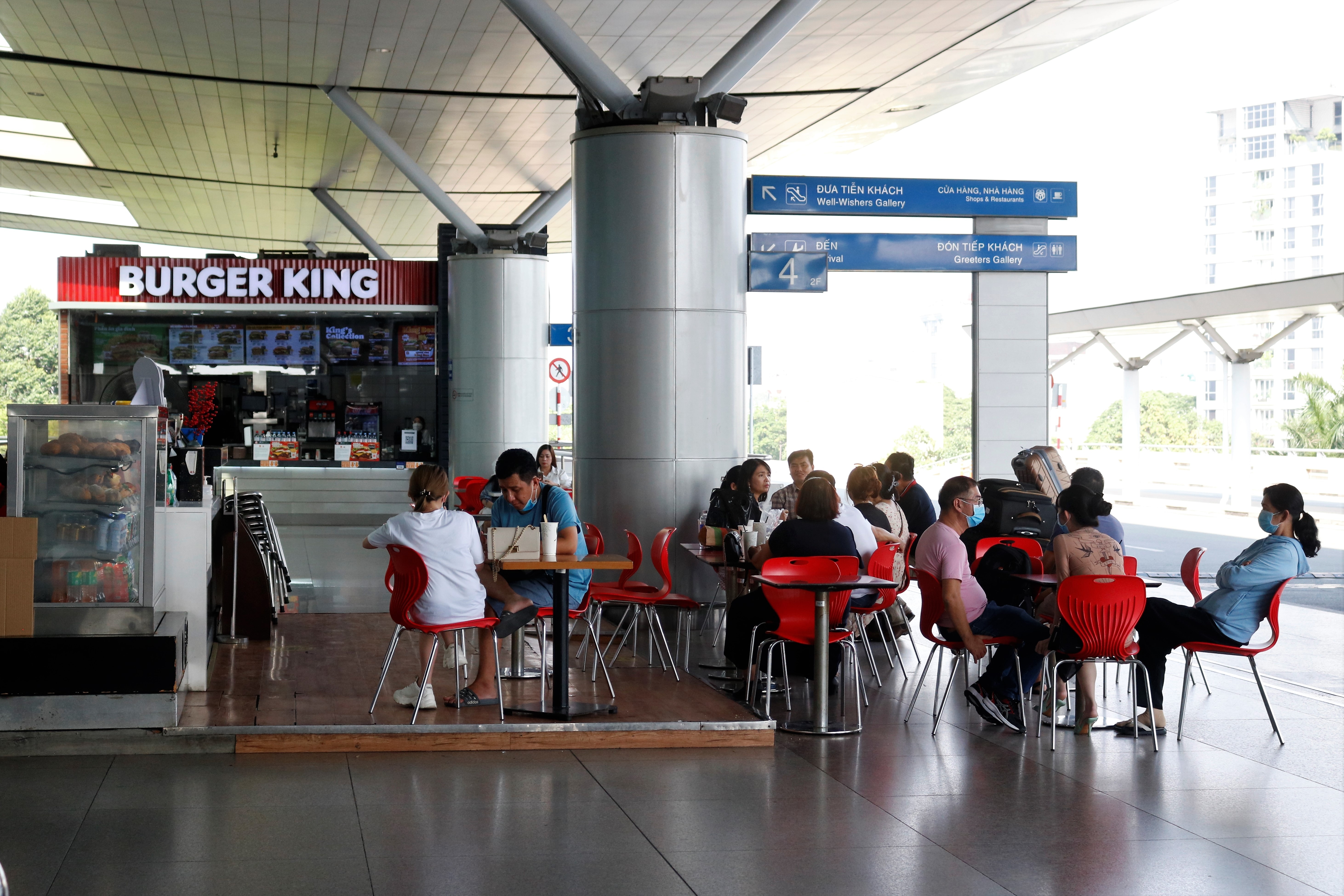 Di du lich nuoc ngoai trong dip le anh 8