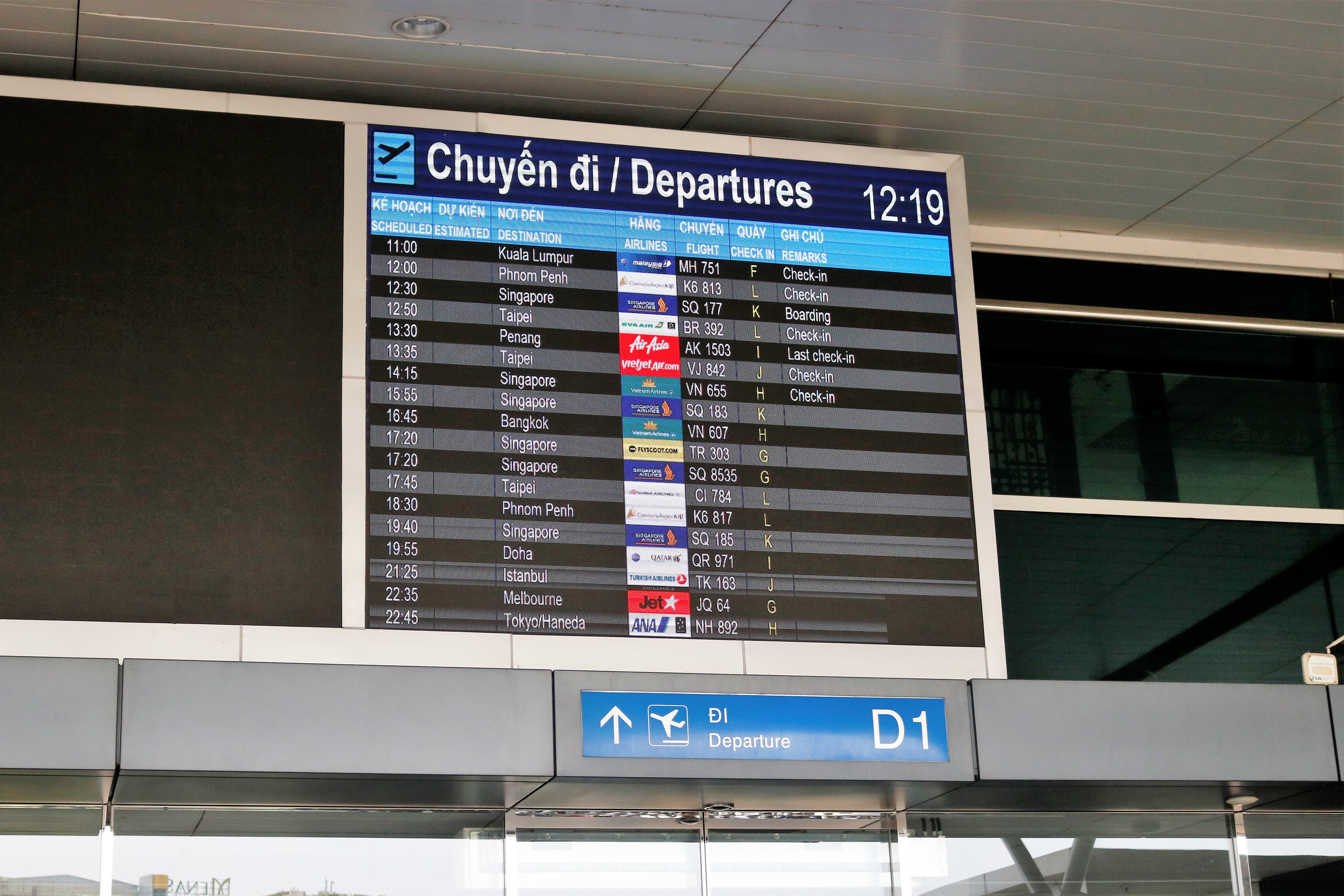 Di du lich nuoc ngoai trong dip le anh 1