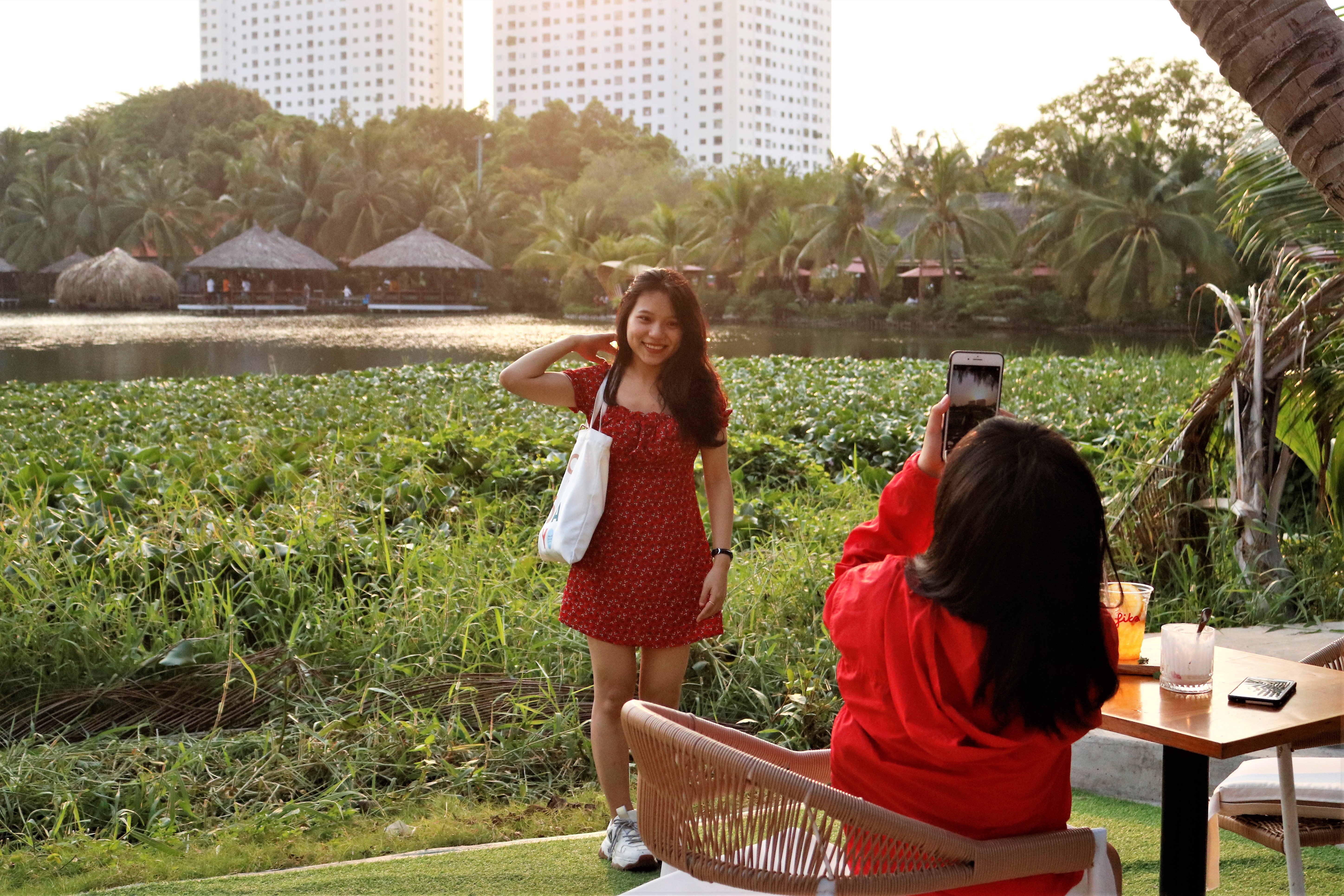 Quan ca phe song ao anh 7