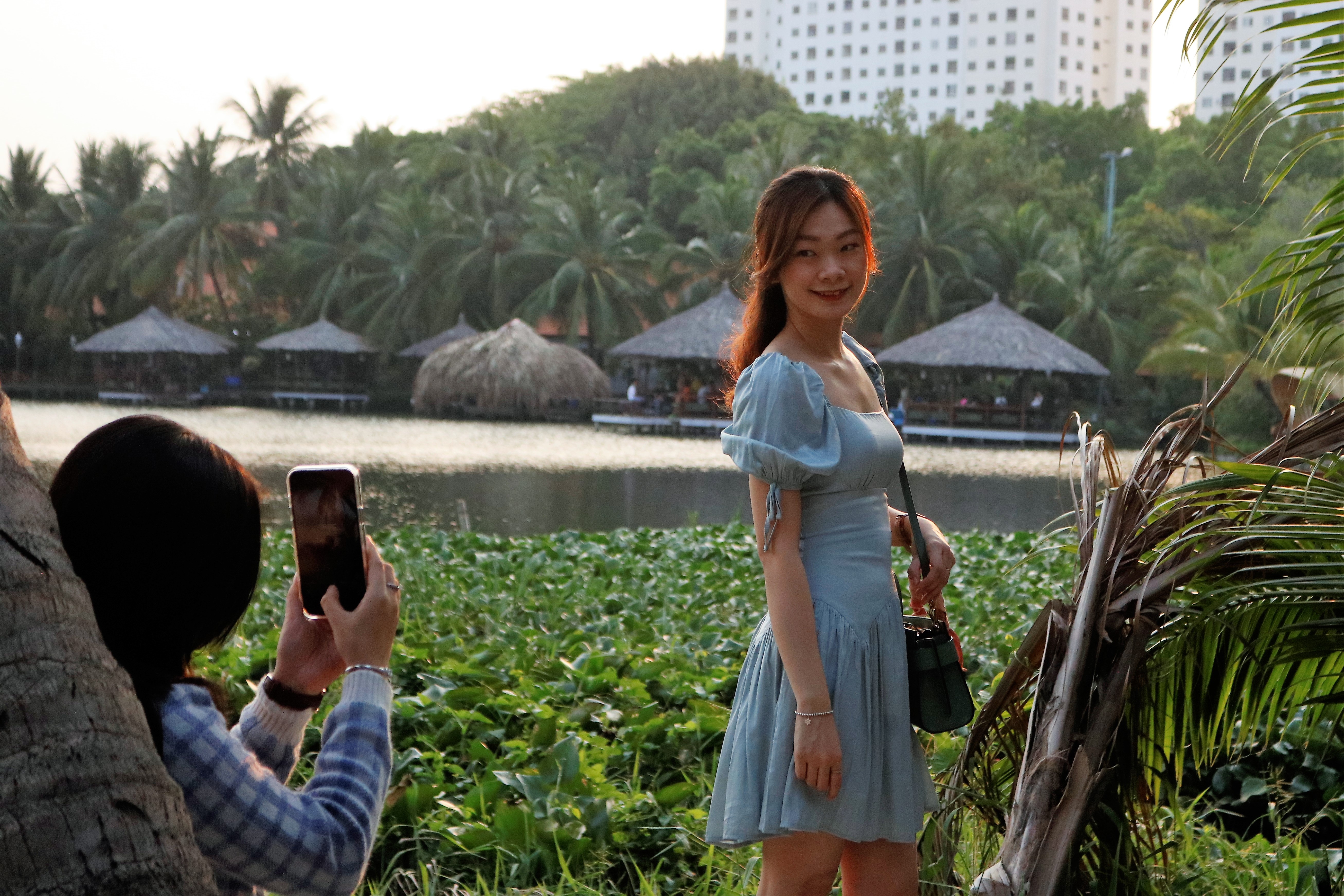 Quan ca phe song ao anh 6