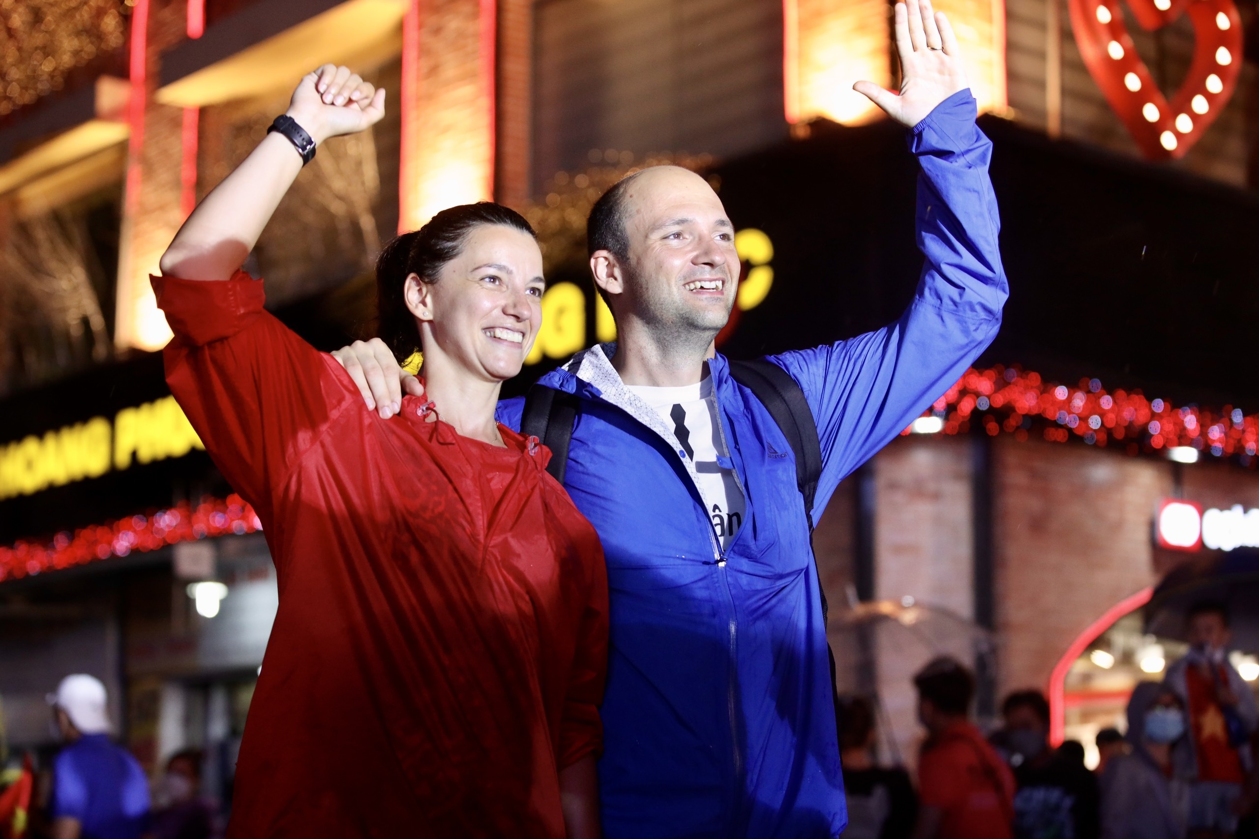 Khách Tây ở TP.HCM xem chung kết SEA Games 31 ảnh 3 Khach Tay o TP.HCM xem chung ket SEA Games 31 anh 3