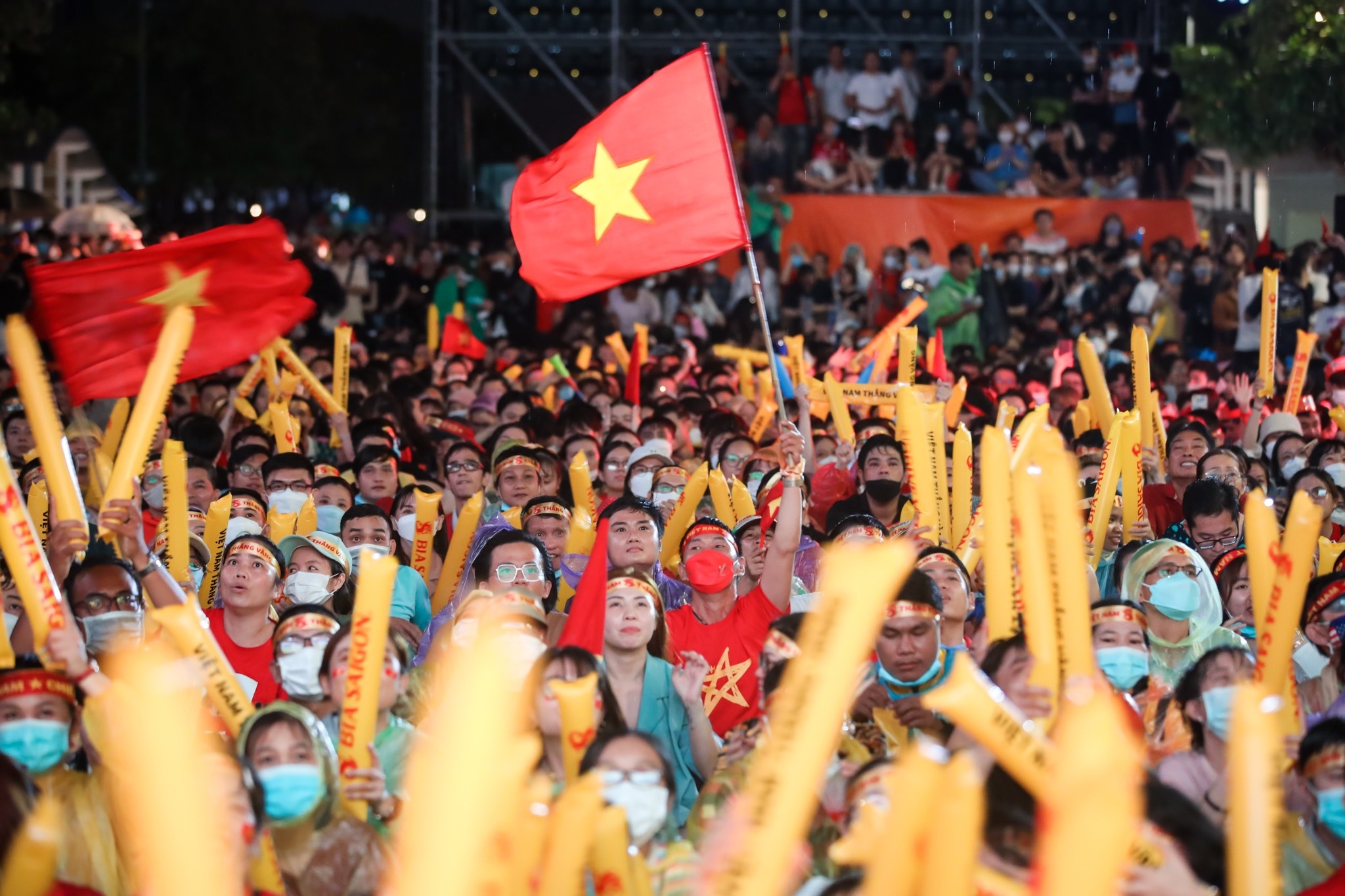Khách Tây ở TP.HCM xem chung kết SEA Games 31 ảnh 1 Khach Tay o TP.HCM xem chung ket SEA Games 31 anh 1