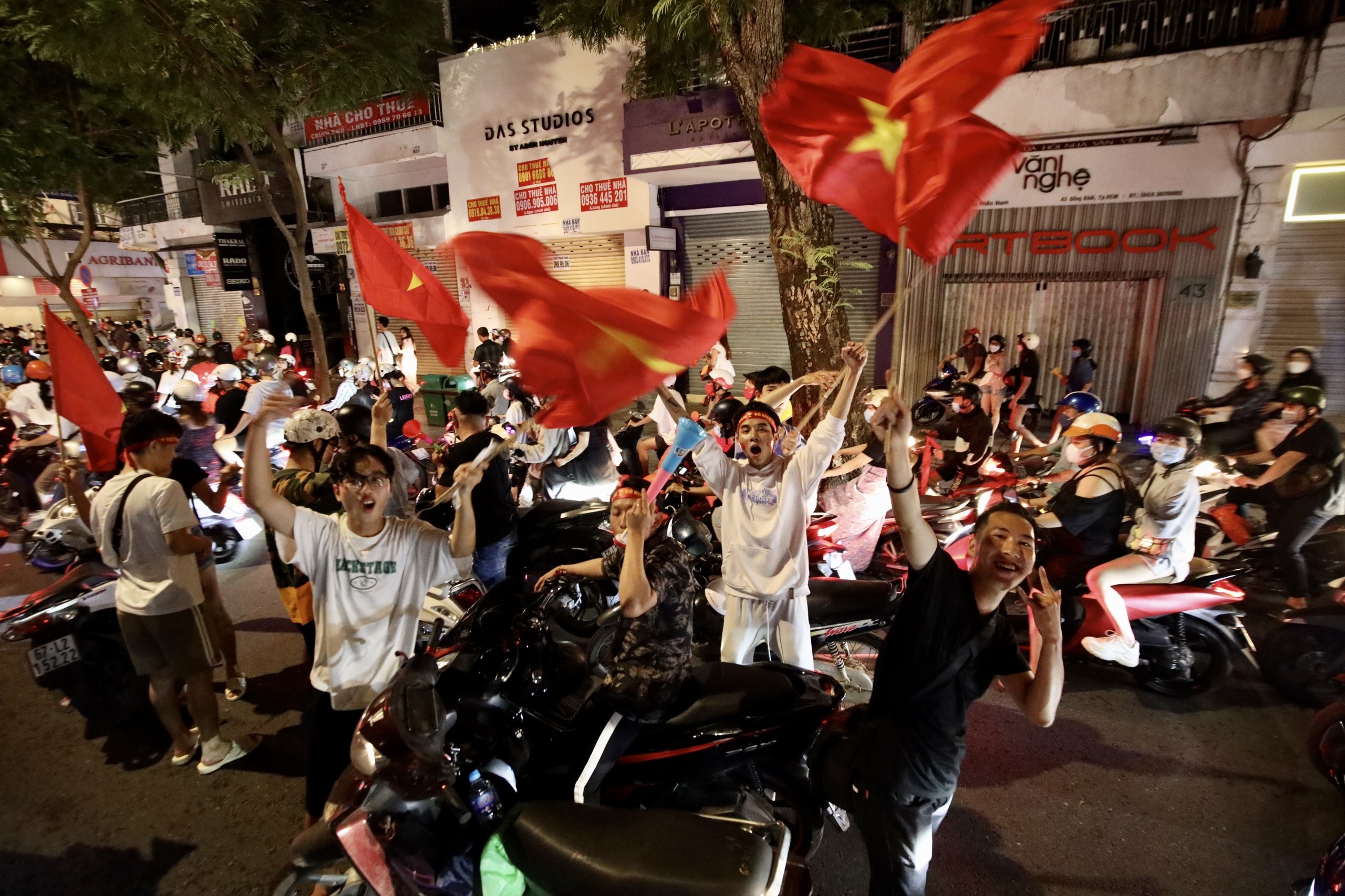 Nguoi dan di bao sau khi Viet Nam vo dich SEA Games anh 6