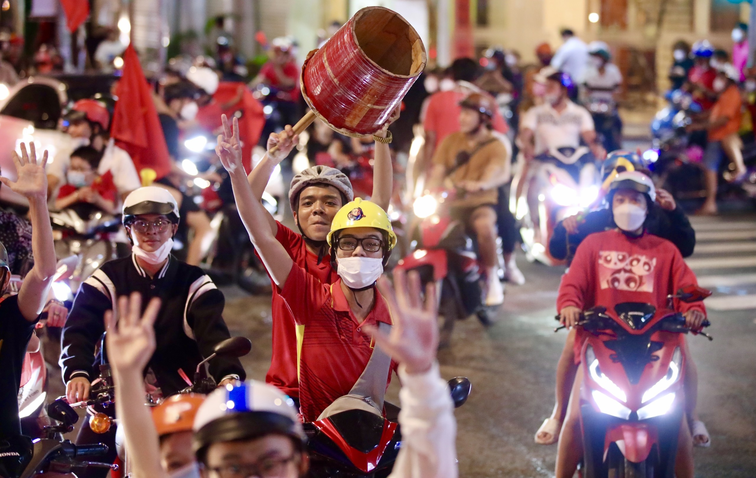 Nguoi dan di bao sau khi Viet Nam vo dich SEA Games anh 2