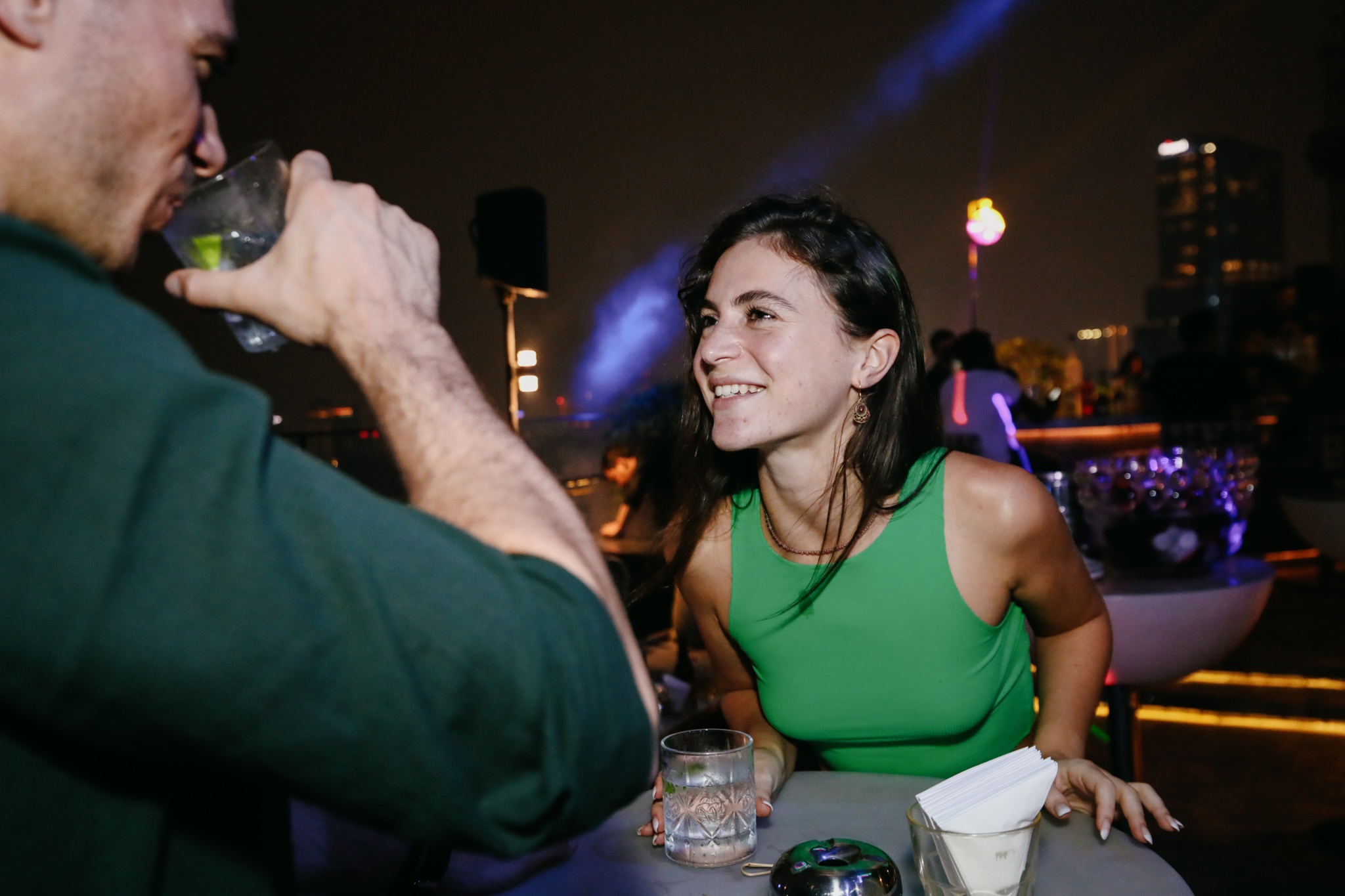 Khach di bar o TP.HCM can nhac hon khi chi tien hinh anh