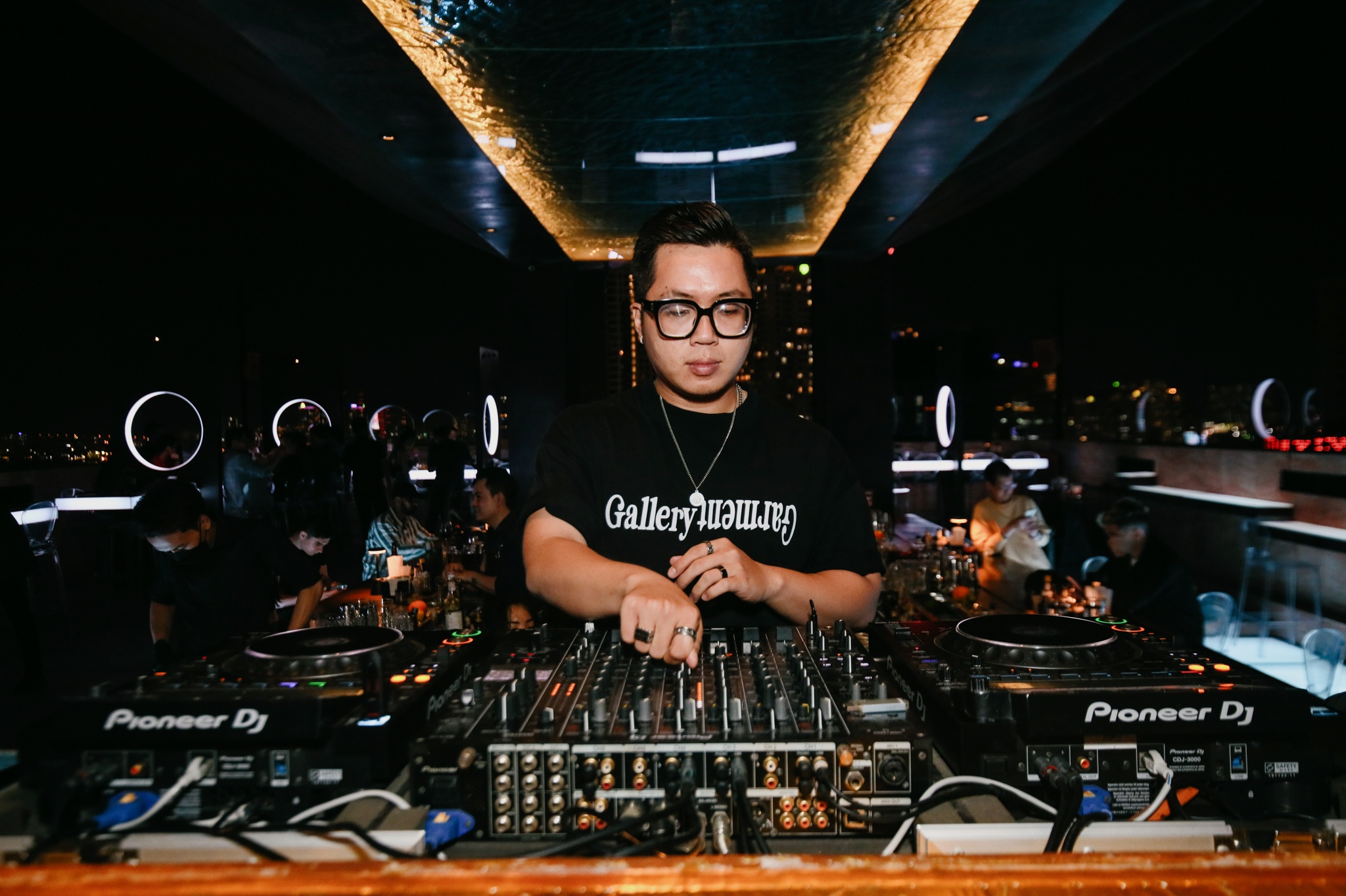 Sky bar o TP.HCM trong bao gia anh 3