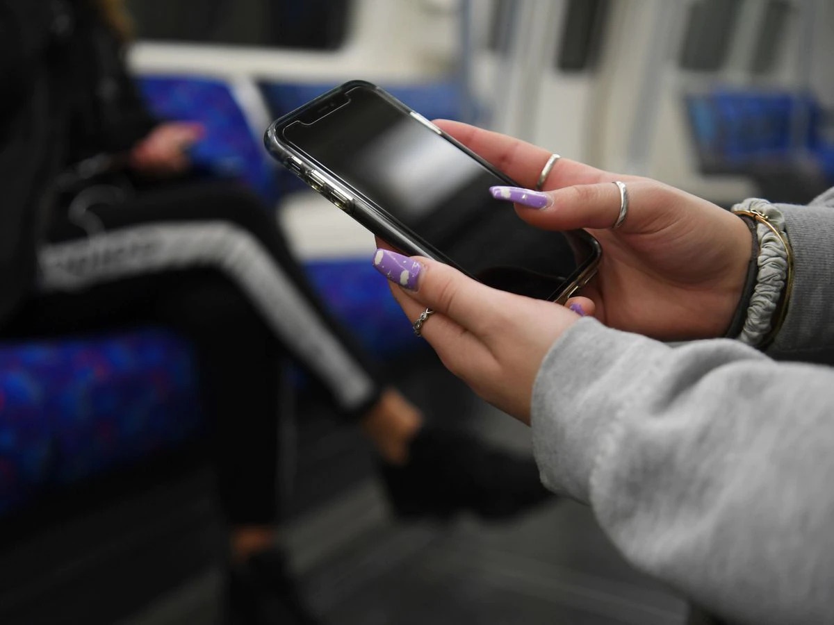 Cai ket cua tro quay roi bang anh khieu dam hinh anh