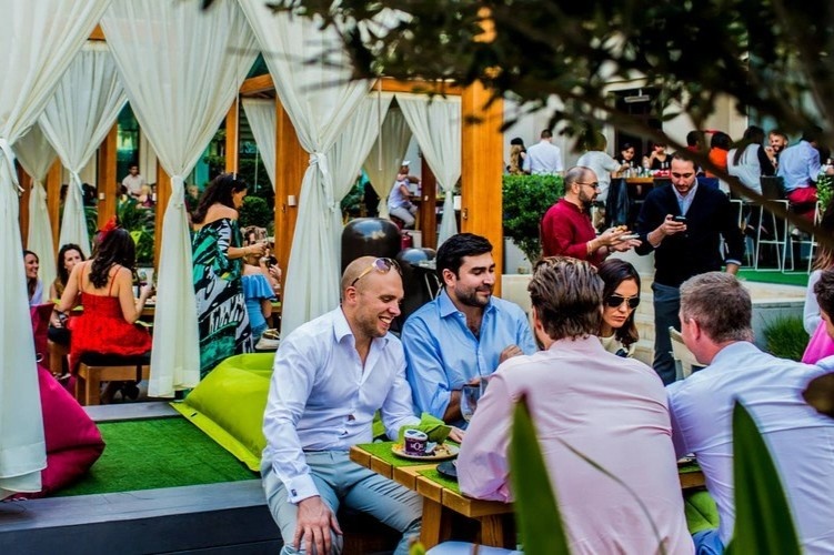 Bua an brunch o Dubai anh 1