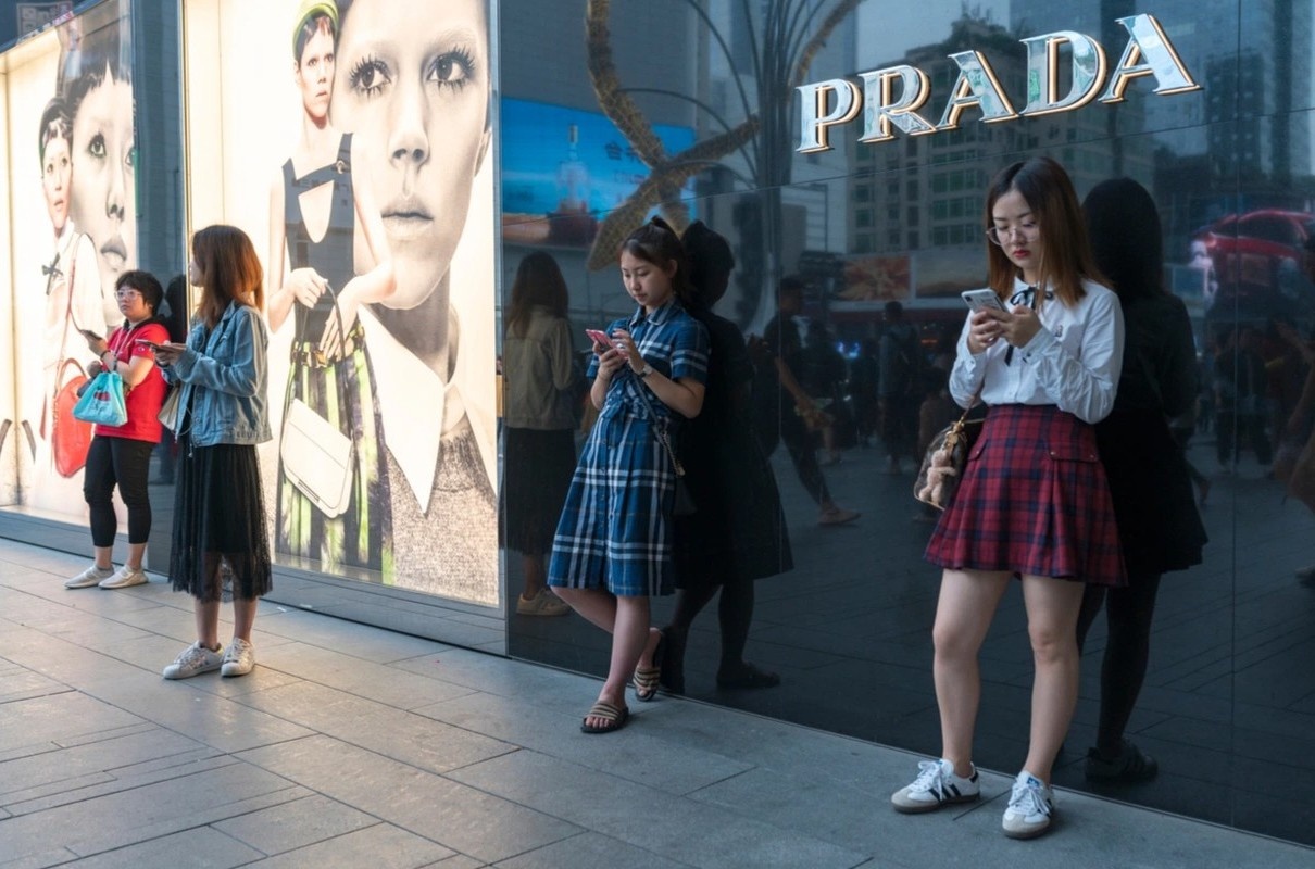 Hang hieu xa xi Trung Quoc chay ve vung que hinh anh