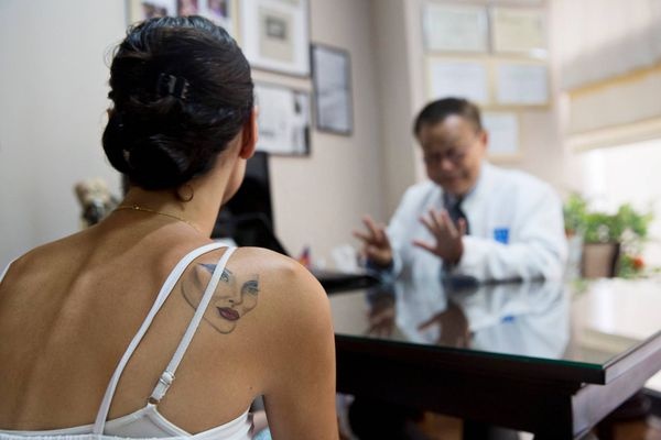 Phau thuat chuyen gioi o Thai Lan anh 1