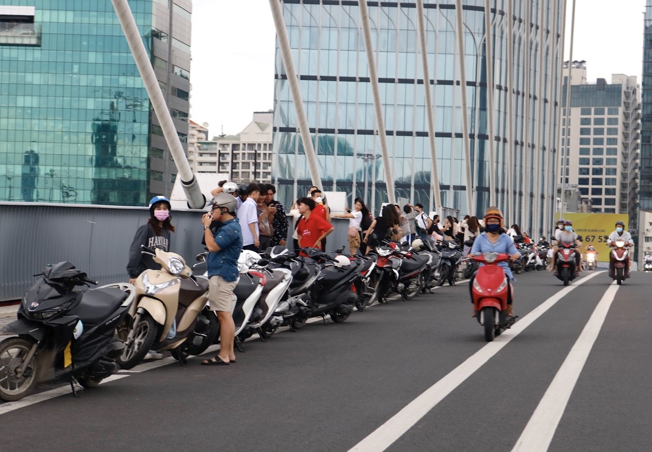 cau Thu Thiem 2 anh 2