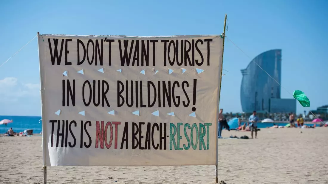 Hanh xu te khi di du lich nuoc ngoai anh 3