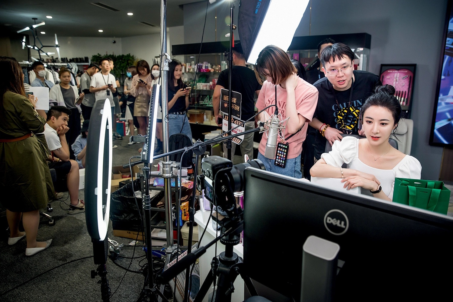 Gia su Trung Quoc ban hang online anh 2