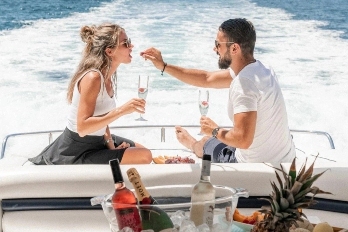 Thu nhap thap kho di du lich hinh anh