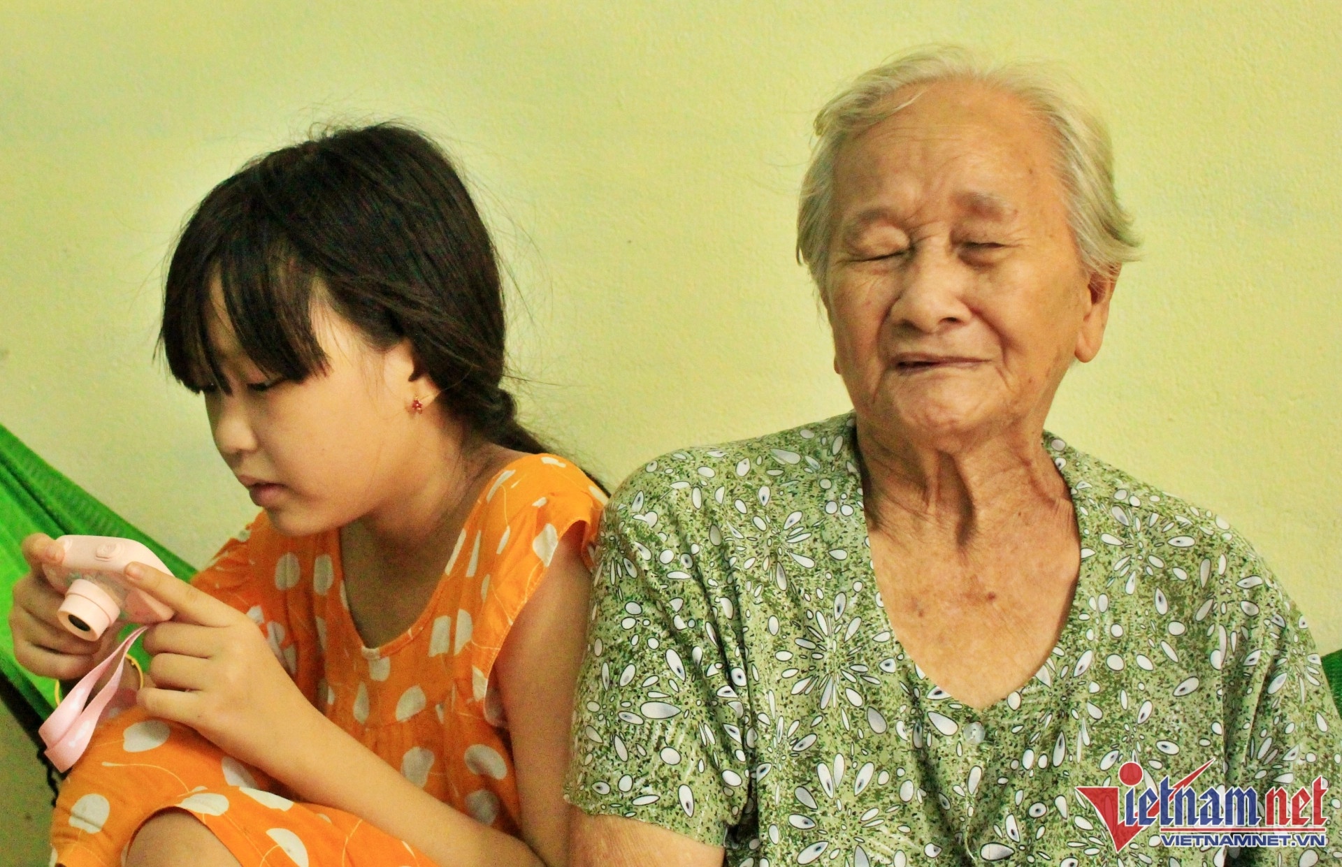 Ba lao nuoi 'chau nhat' cua nguoi dung suot 13 nam hinh anh