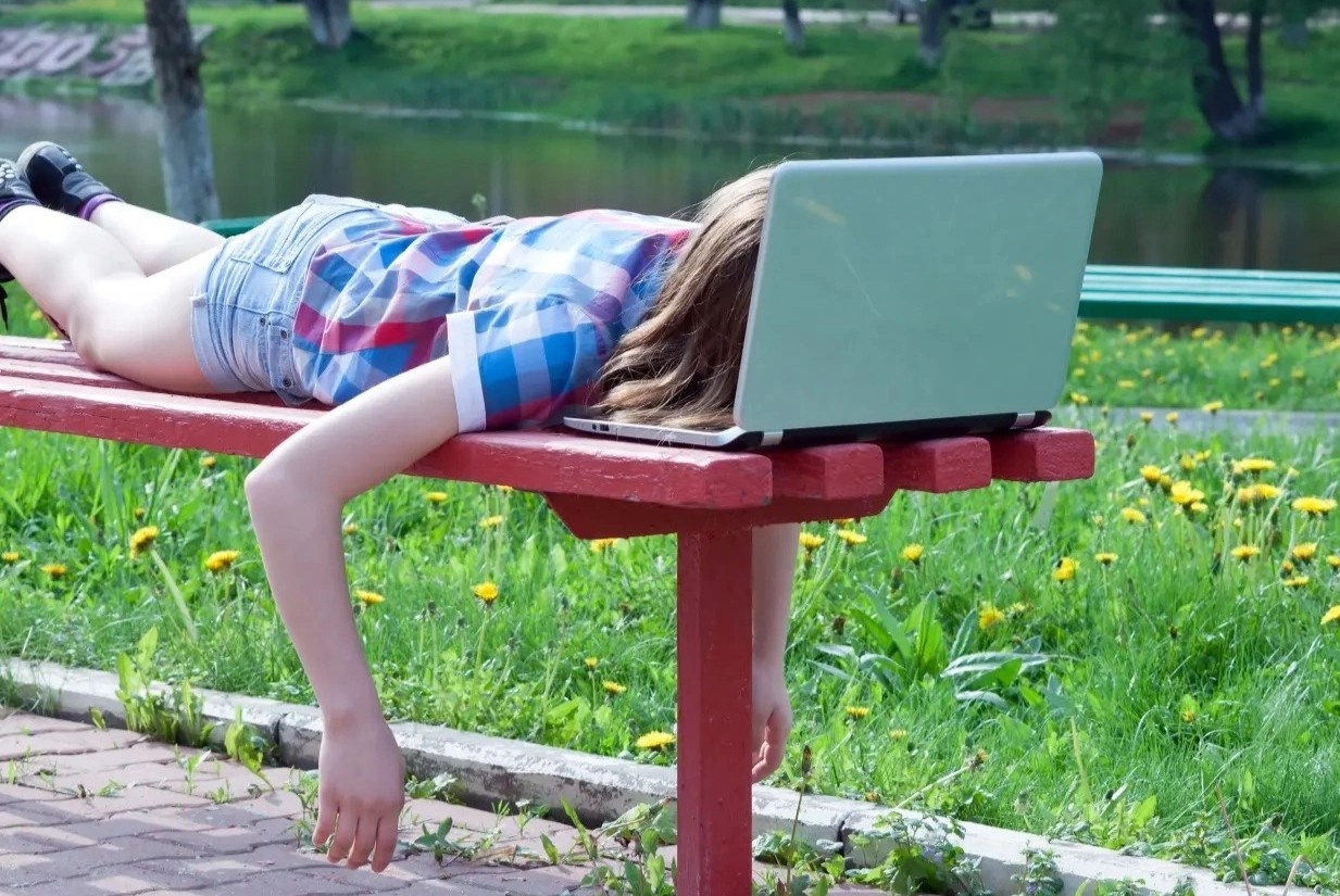 Sep cho phep nhan vien luoi bieng vao thu hai hinh anh