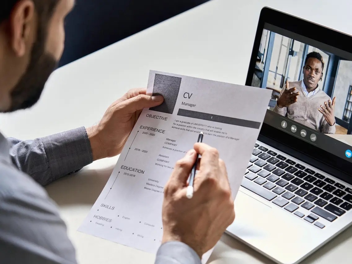 Tro gia mao viec lam anh 1