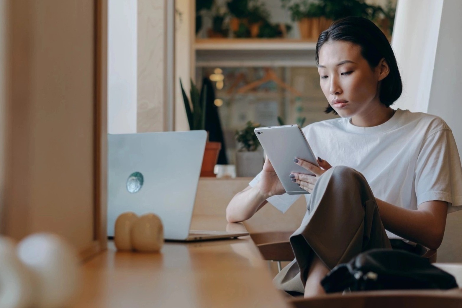 Hai thang cuoi 'ganh' deadline bang ca nam hinh anh