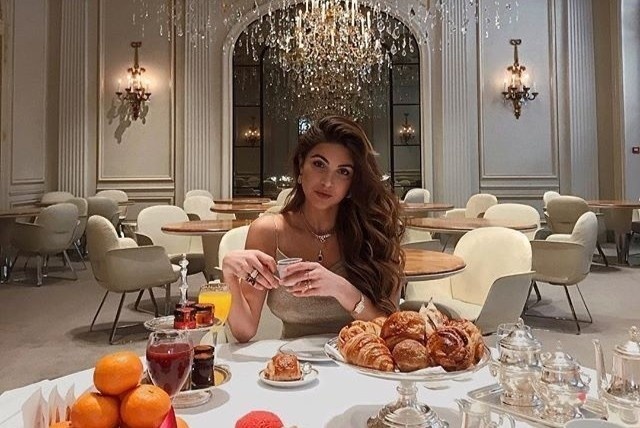 Thoi an uong pho truong cua gioi thuong luu bi che nhao hinh anh