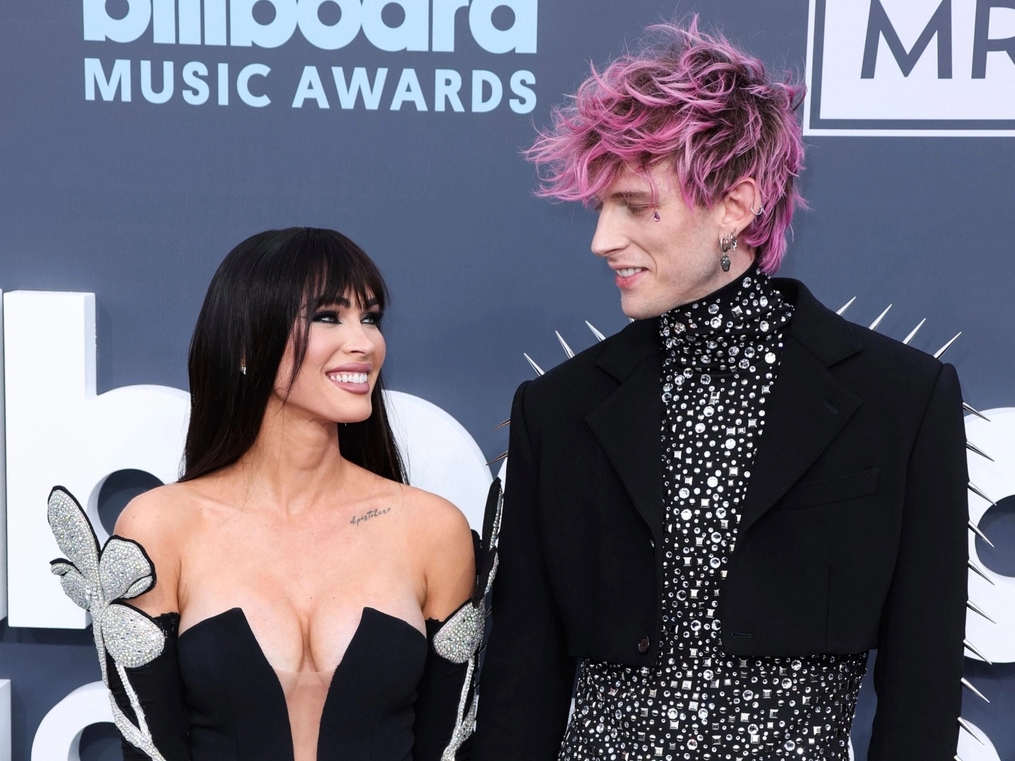 yeu ban trai kem tuoi anh 2