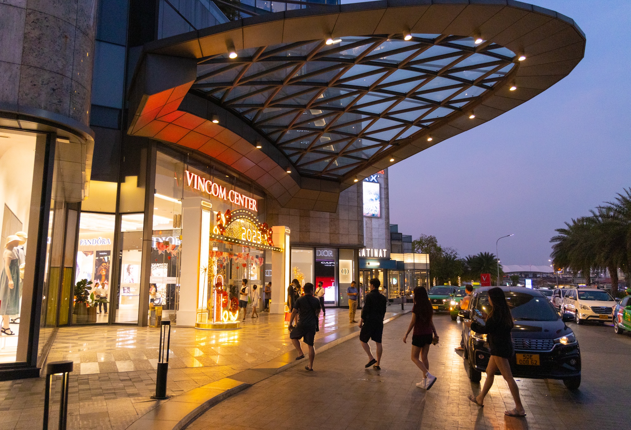 Trung tam thuong mai anh 1