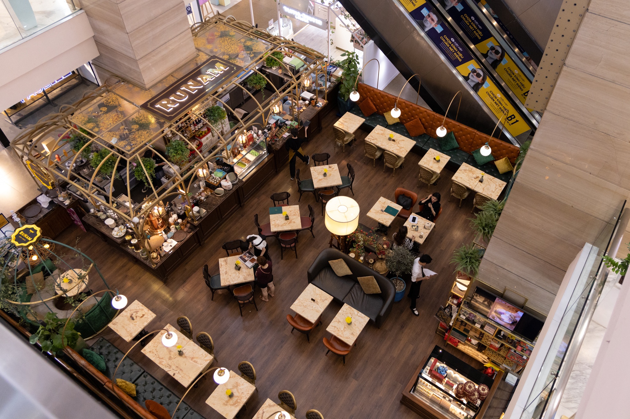 Trung tam thuong mai anh 13