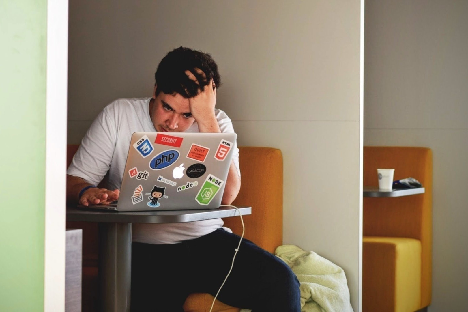 Da nghi huu som nhung phai quay lai di lam vi con hinh anh