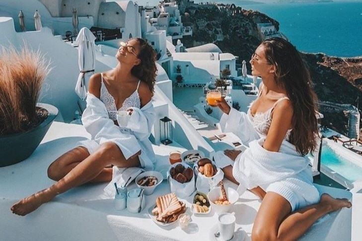 Cach du lich moi cua gioi sieu giau hinh anh