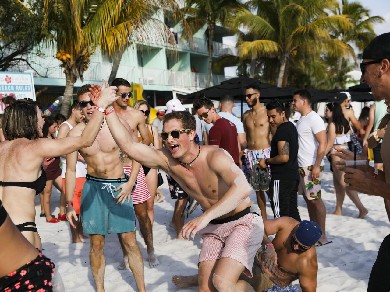 gen z di du lich anh 1