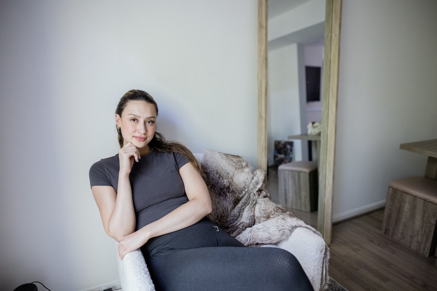 phụ nữ mua nhà ảnh 2 phu nu mua nha anh 2