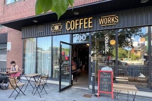 Quan ca phe 'tra bao nhieu tuy y' pha san sau mot nam mo cua hinh anh