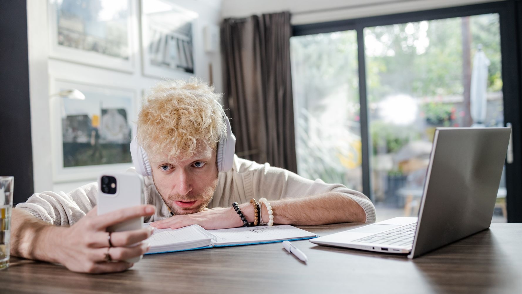 thu hai toi thieu anh 1