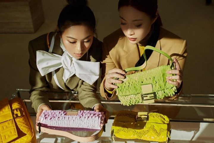 Co gai chuyen phat hien do that, gia hinh anh